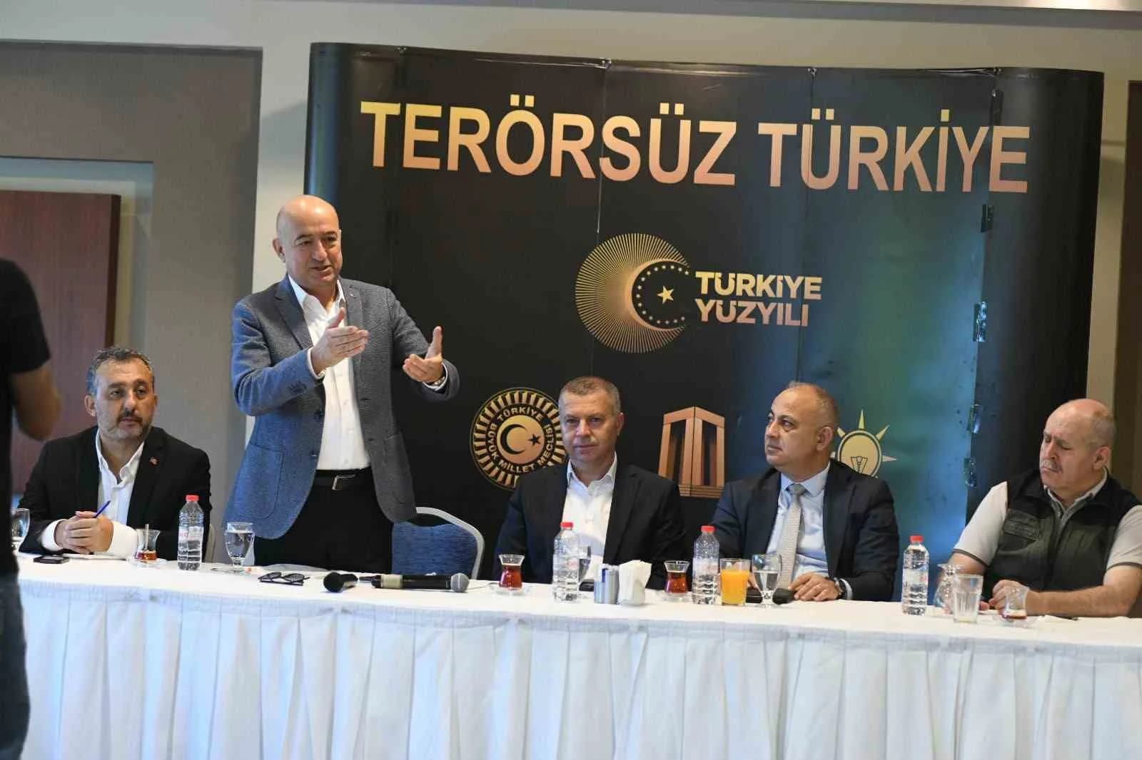 ÇANAKKALE’DE MERKEZ İLÇE MUHTARLARI İLE BİR ARAYA GELEN AK PARTİ ÇANAKKALE MİLLETVEKİLİ AYHAN GİDER TERÖRSÜZ TÜRKİYE YASASI İLE İLGİLİ ÇARPICI AÇIKLAMALARDA BULUNDU.