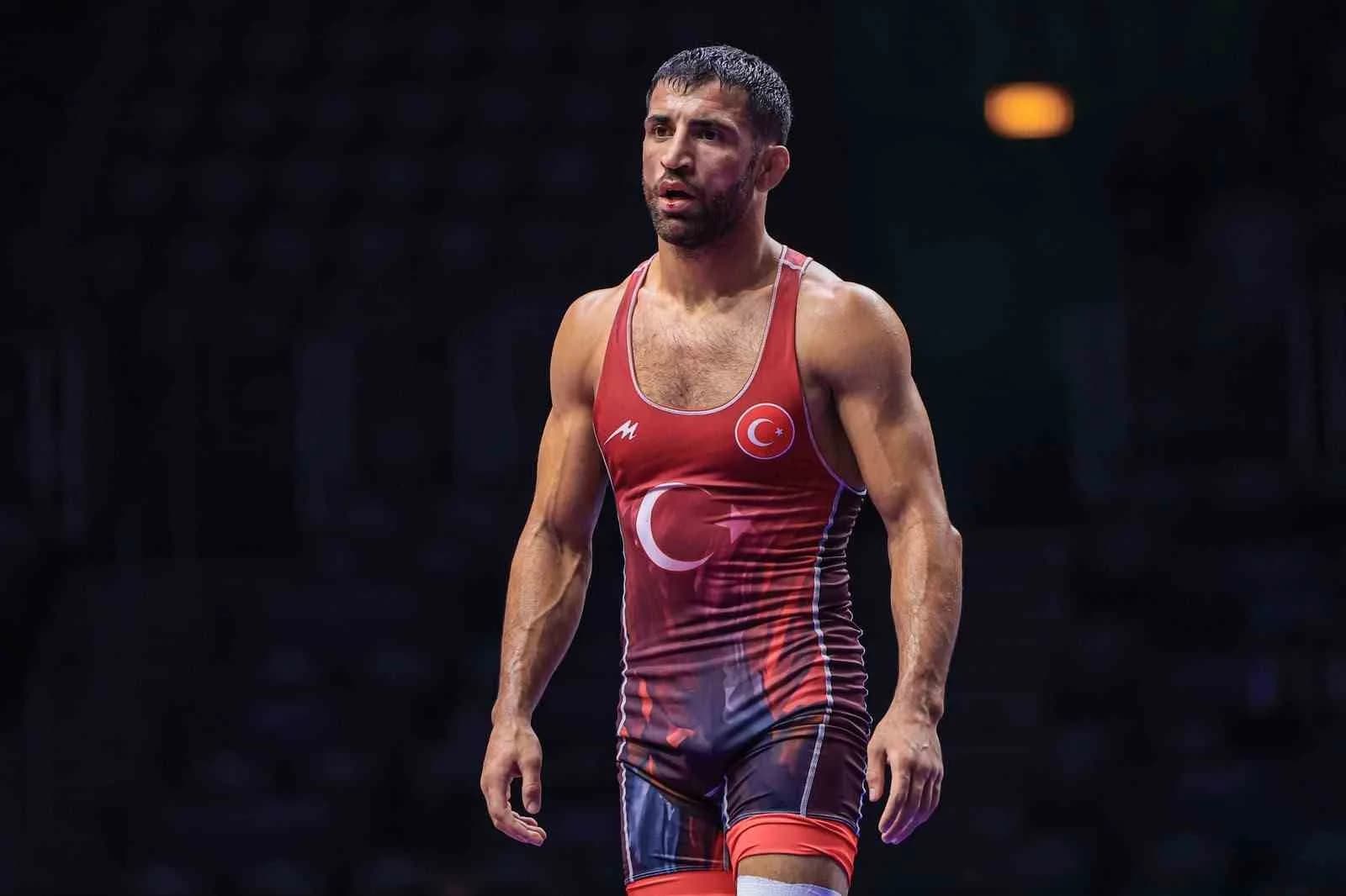 İTALYA’NIN TARANTO KENTİNDE DÜZENLENEN 20. AKDENİZ OYUNLARI’NDA GREKOROMEN STİL 67 KİLODA MÜCADELE EDEN MİLLİ GÜREŞÇİ MURAT FIRAT, BRONZ MADALYA KAZANDI.