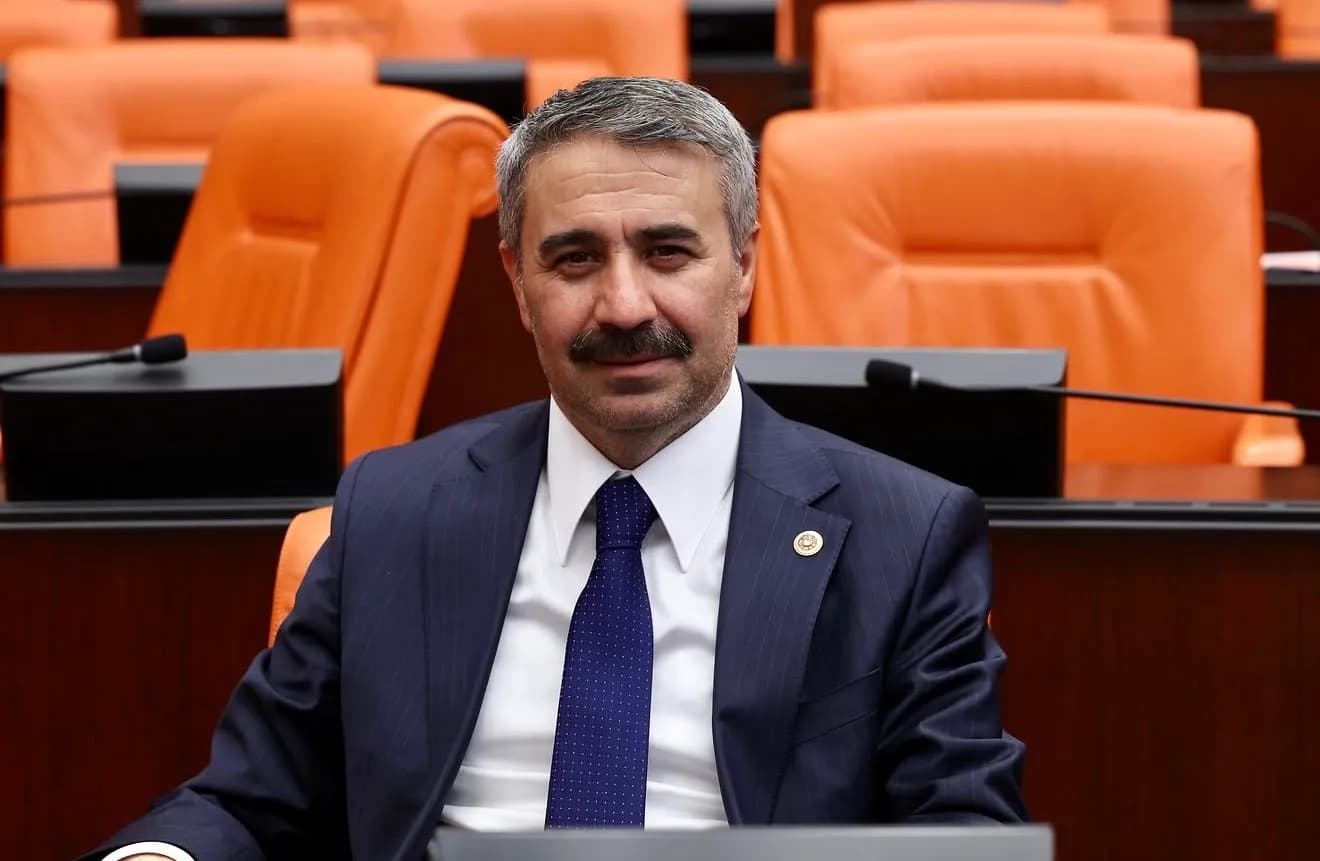 AK PARTİ ADIYAMAN MİLLETVEKİLİ MUSTAFA ALKAYIŞ, ÇELİKHAN İLÇESİNDE MEYDANA GELEN DOLU YAĞIŞI NEDENİYLE TÜTÜN ÜRETİM ALANLARINDA ZARAR OLUŞTUĞUNU BELİRTEREK, HASAR TESPİT ÇALIŞMALARININ SÜRDÜĞÜNÜ AÇIKLADI.