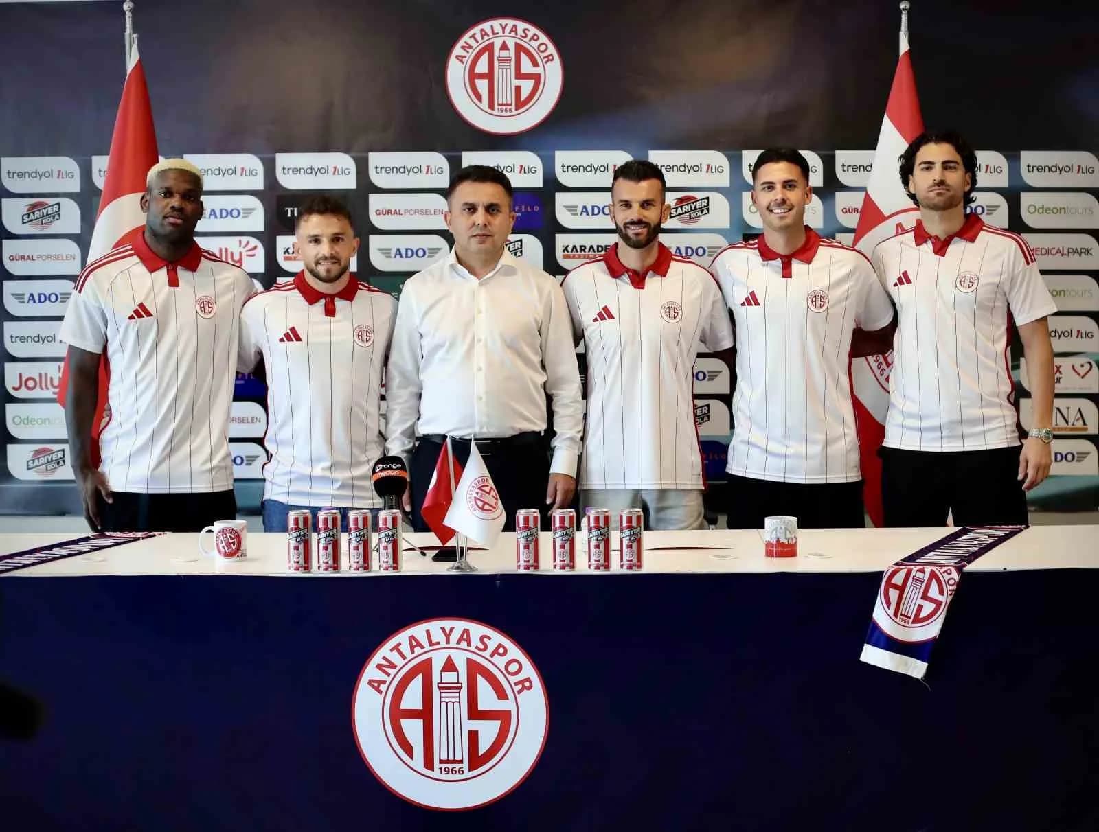 TFF 1. LİG EKİPLERİNDEN ANTALYASPOR, FIFA VE TFF'DEKİ DOSYALARINI KAPATARAK TRANSFER TAHTASINI AÇTI. KIRMIZI-BEYAZLI EKİP, DAHA ÖNCE ANLAŞMAYA VARDIĞI 5 FUTBOLCUYLA RESMİ SÖZLEŞME İMZALADI.