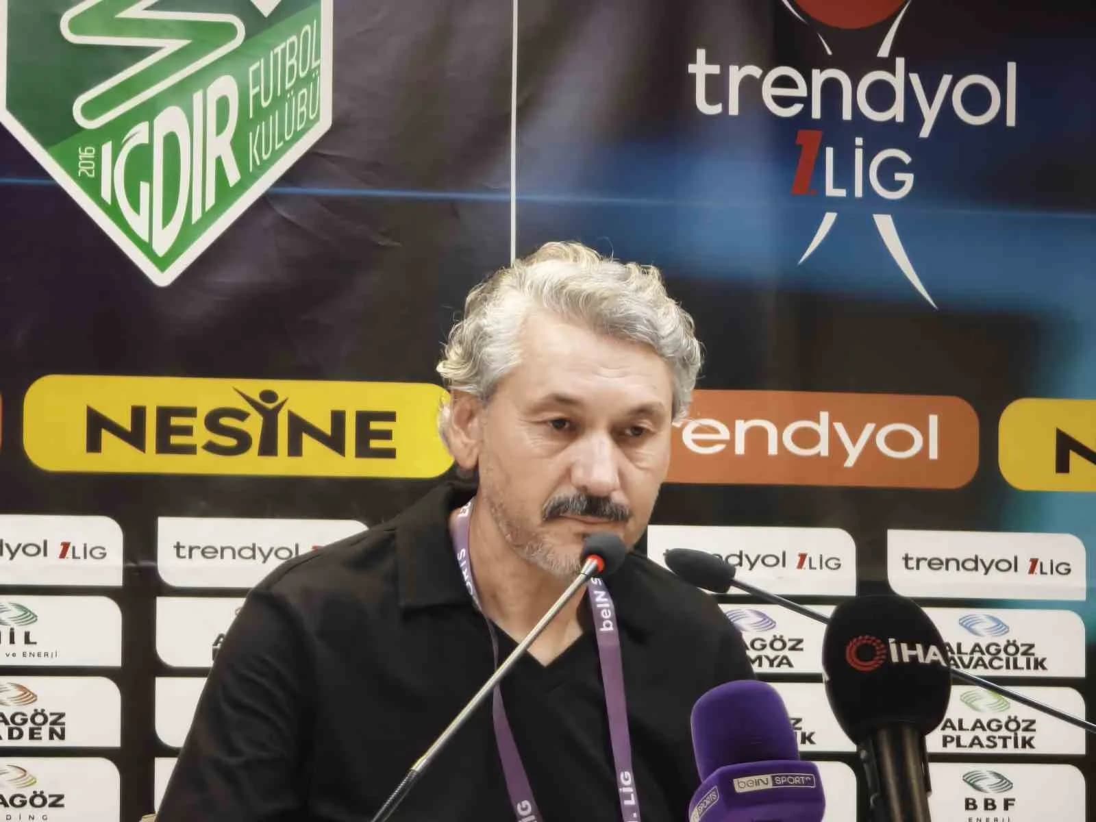 KAYSERİSPOR TEKNİK DİREKTÖRÜ ATİLA GERİN, IĞDIR FK KARŞILAŞMASININ ARDINDAN, "İKİNCİ YARI TAM TERSİ, BU SEFER MUHTEŞEM BAŞLADIK. ÇOCUKLARIM ÇOK İYİ BAŞLADILAR OYUNA. BÜTÜN DÖNEN TOPLARI ALARAK, BÜTÜN BASKILARINA DAHA YAKIN, DAHA DÖNEN TOPLARLA ATAKLARIMIZI GELİŞTİRDİLER, POZİSYONLAR BULDUK" DEDİ.