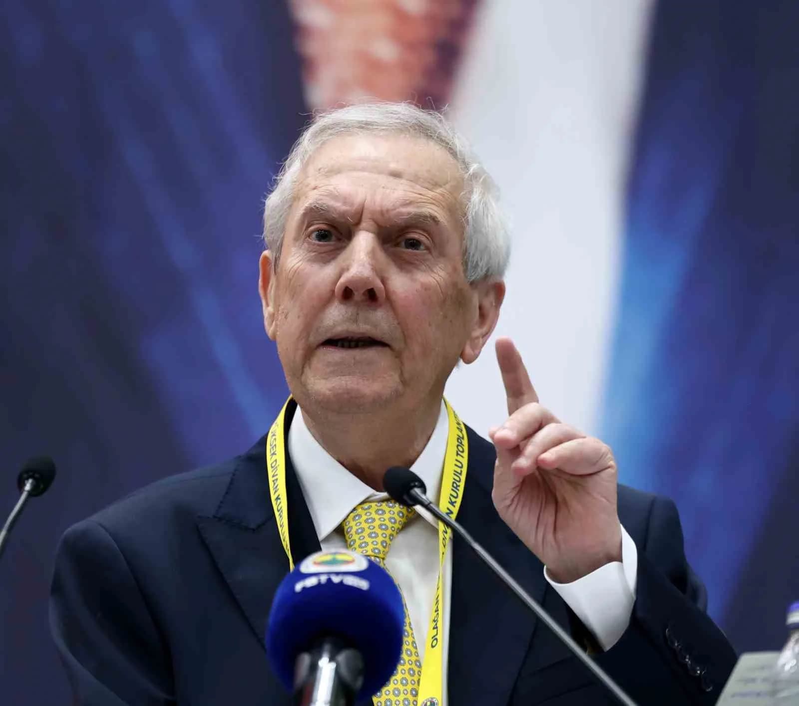 FENERBAHÇE BAŞKANI AZİZ YILDIRIM, SAMANDIRA CAN BARTU TESİSLERİ'NDE FUTBOLCULARLA BİR ARAYA GELEREK TAKIMA OLAN GÜVENİ VE DESTEĞİNİ İLETTİ.
