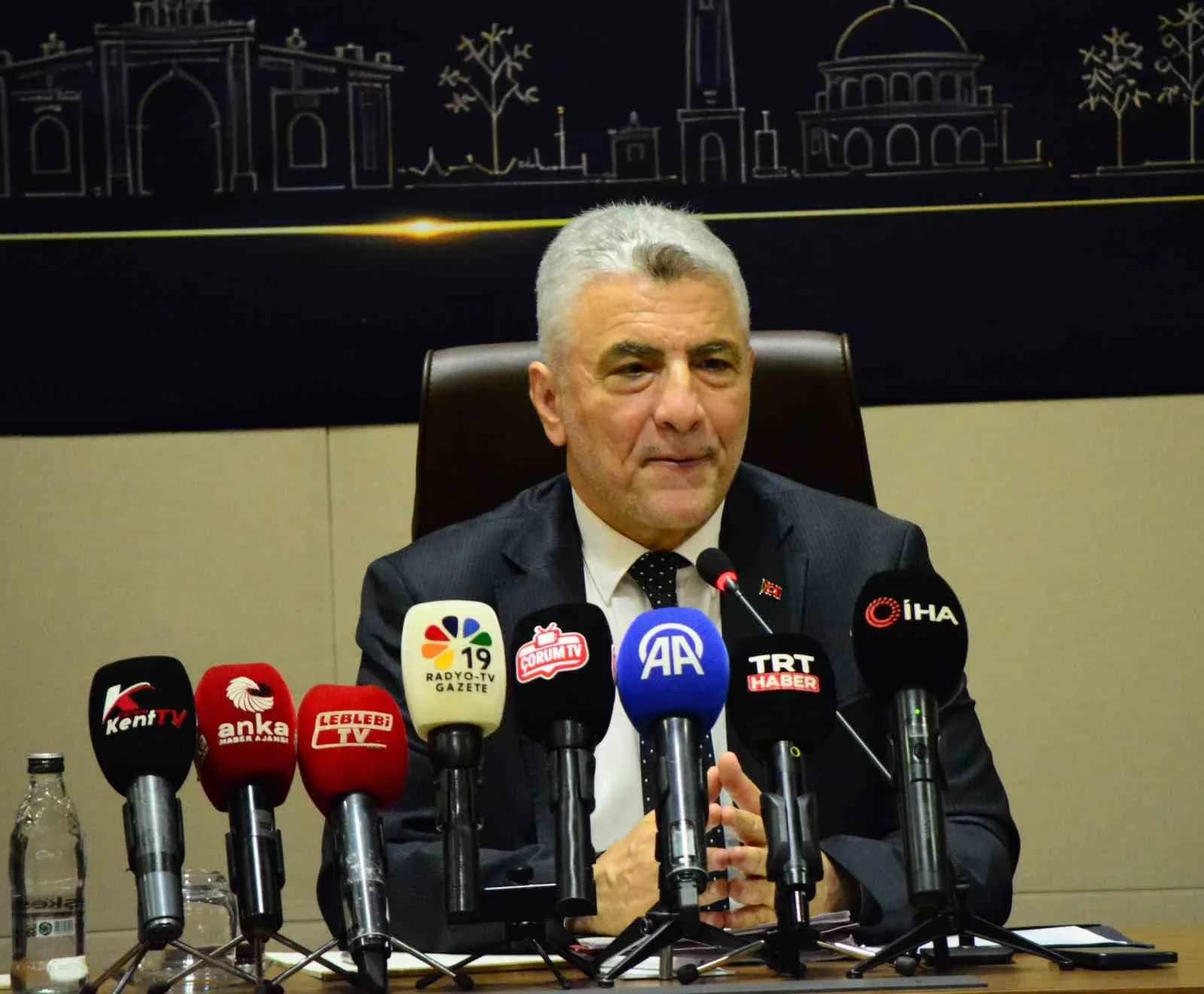 TİCARET BAKANI ÖMER BOLAT, TARİHİNDE İLK KEZ SÜPER LİG'E YÜKSELEN ARCA ÇORUM SPOR'U TEBRİK ETTİ.