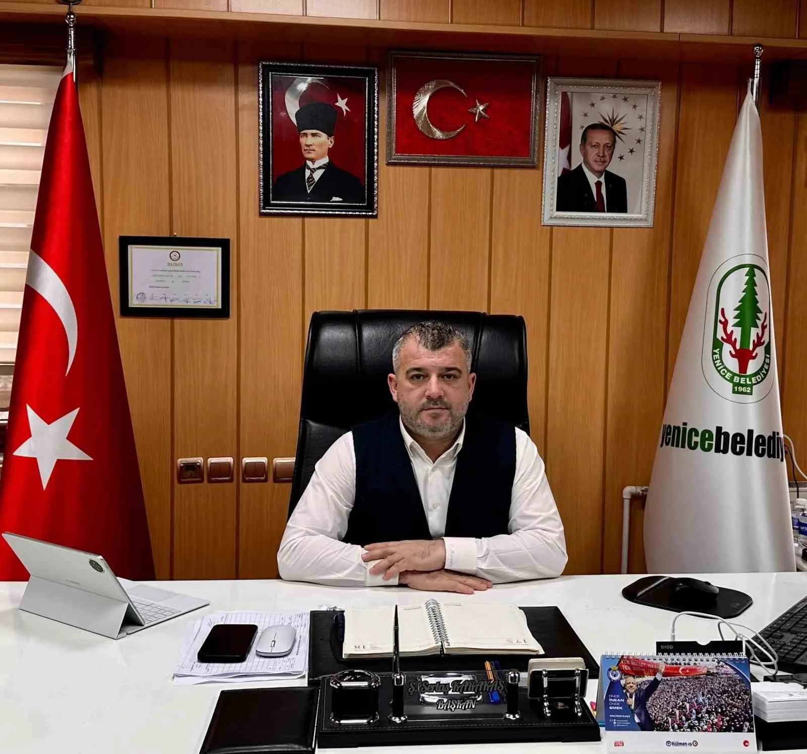 YENİCE BELEDİYE BAŞKANI SERTAŞ KARAKAŞ, İLÇEDE DEVAM EDEN ALTYAPI VE YOL ÇALIŞMALARIYLA İLGİLİ KAMUOYUNDA GÜNDEME GELEN ELEŞTİRİLERE İLİŞKİN AÇIKLAMA YAPTI.