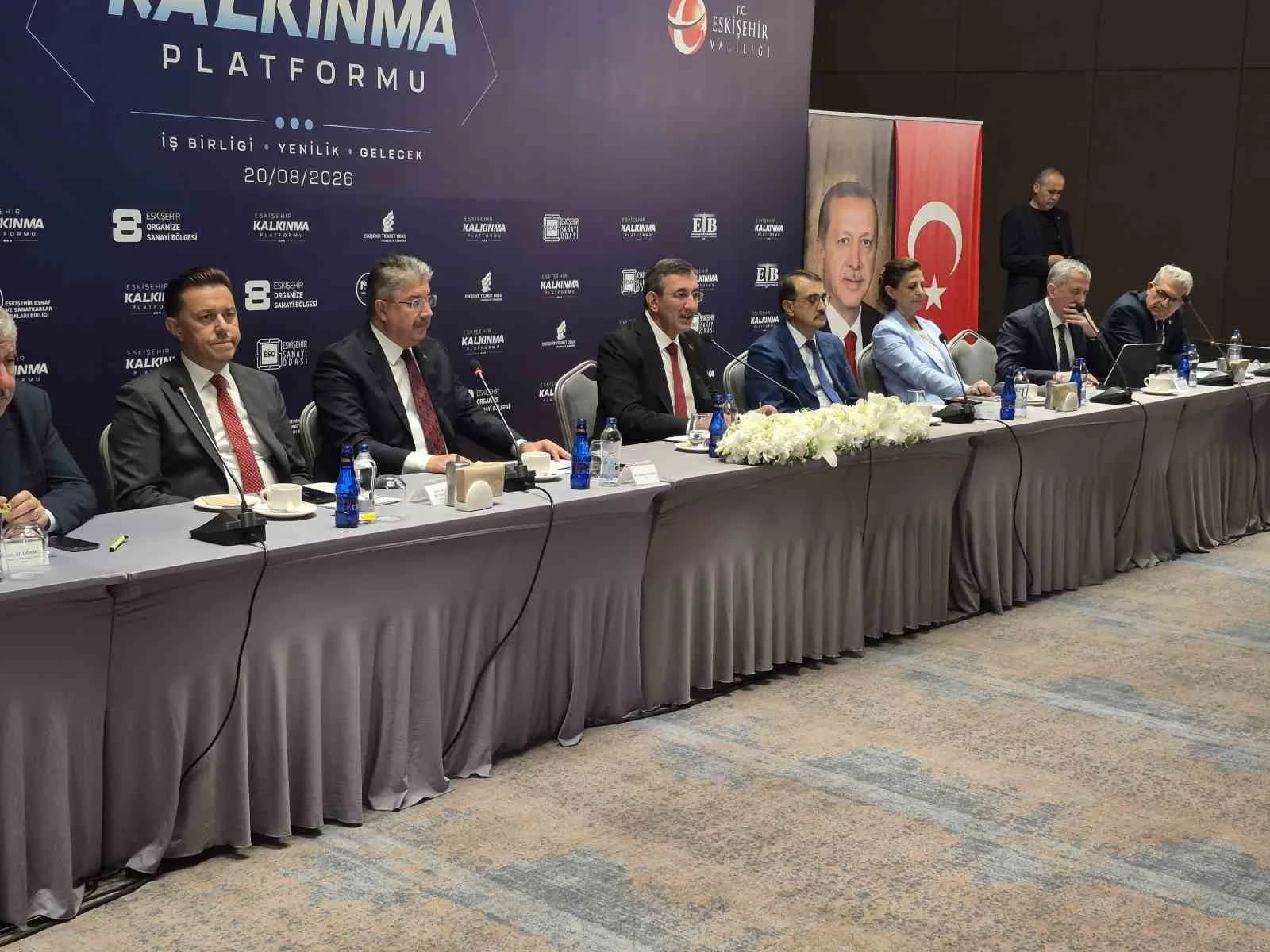ŞEHRİN BÜYÜMESİ, GELİŞMESİ VE TÜRKİYE'NİN EKONOMİK KALKINMASINA SUNDUĞU KATKININ DEĞERLENDİRİLMESİ AMACIYLA ESKİŞEHİR KALKINMA PLATFORMU EKONOMİ İSTİŞARE TOPLANTISI DÜZENLENDİ.