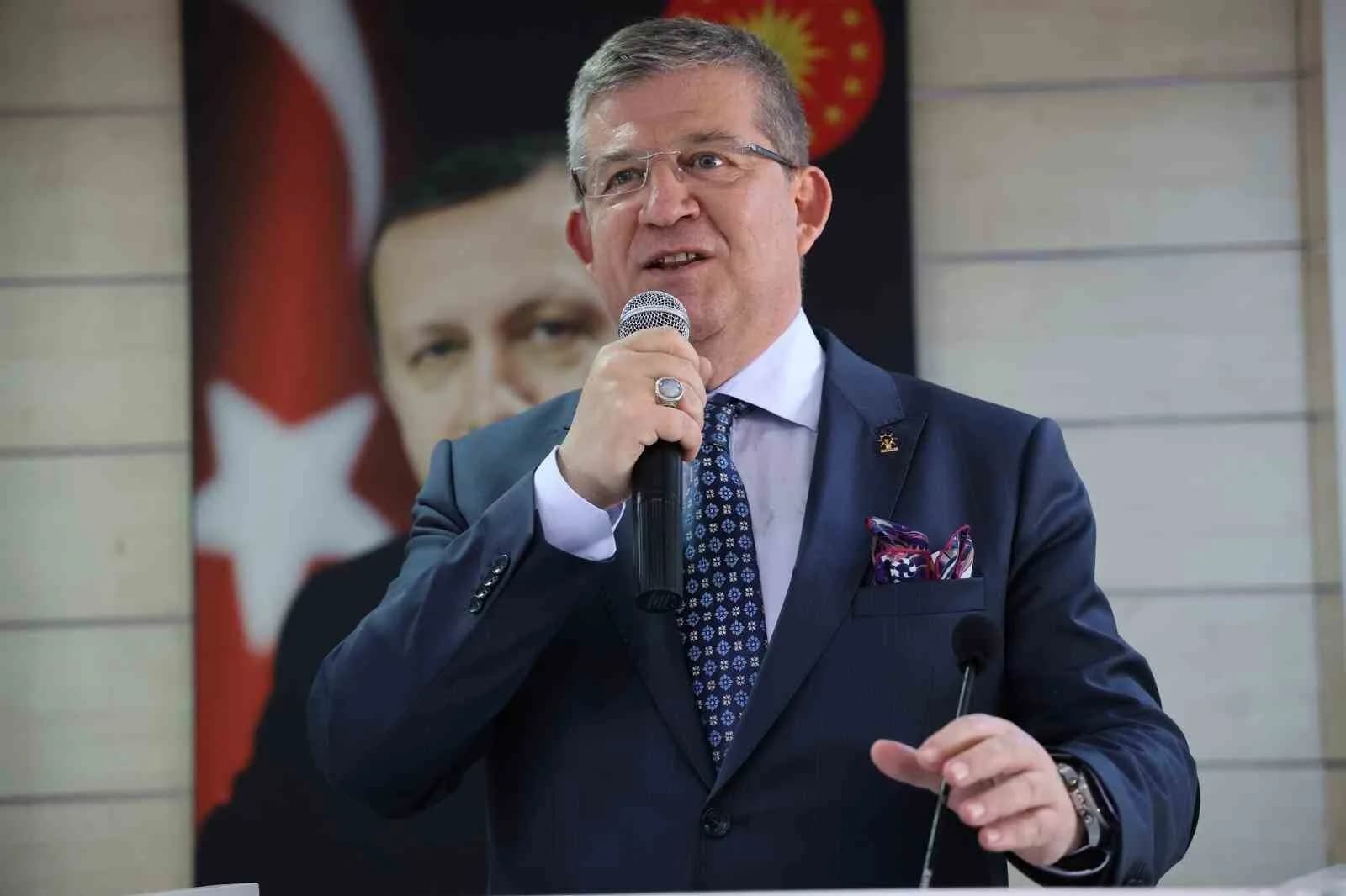 AK PARTİ DENİZLİ İL BAŞKANI MUHAMMET SUBAŞIOĞLU, 130. DÖNEM DEVLET HİZMETİ YÜKÜMLÜLÜĞÜ KAPSAMINDA DENİZLİ’YE 122 HEKİM VE 20 UZMAN HEKİM OLMAK ÜZERE TOPLAM 142 YENİ HEKİM KADROSU TAHSİS EDİLDİĞİNİ AÇIKLADI. YENİ KADROLARLA BİRLİKTE KENT MERKEZİ VE İLÇELERDE SAĞLIK HİZMETLERİNİN KALİTESİNİN ARTIRILMASI HEDEFLENİYOR.