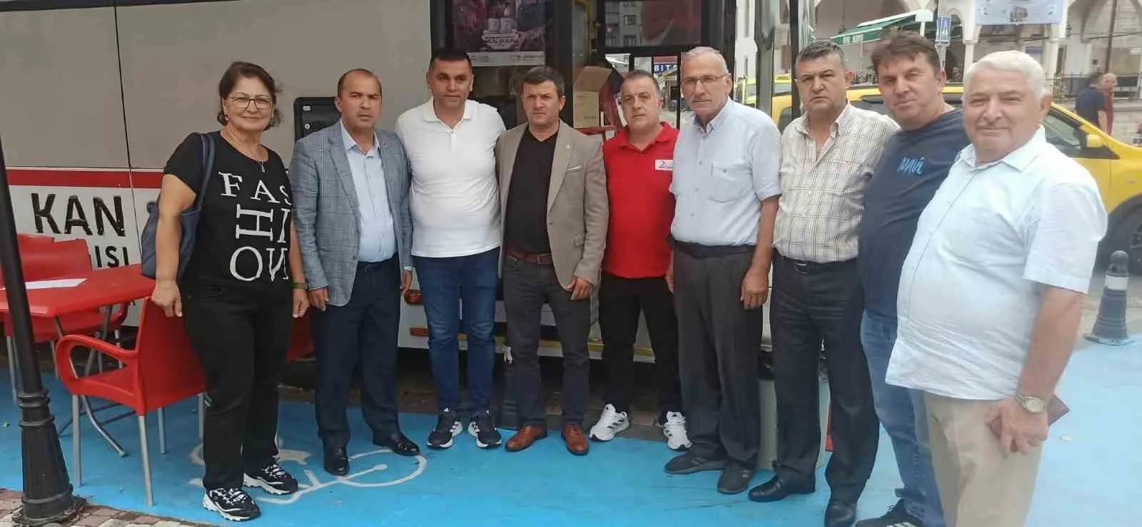 ZONGULDAK’IN DEVREK İLÇESİNDE GÖREV YAPAN MAHALLE VE KÖY MUHTARLARI, TÜRK KIZILAY TARAFINDAN DÜZENLENEN KAN BAĞIŞI KAMPANYASINA DESTEK VERDİ.
