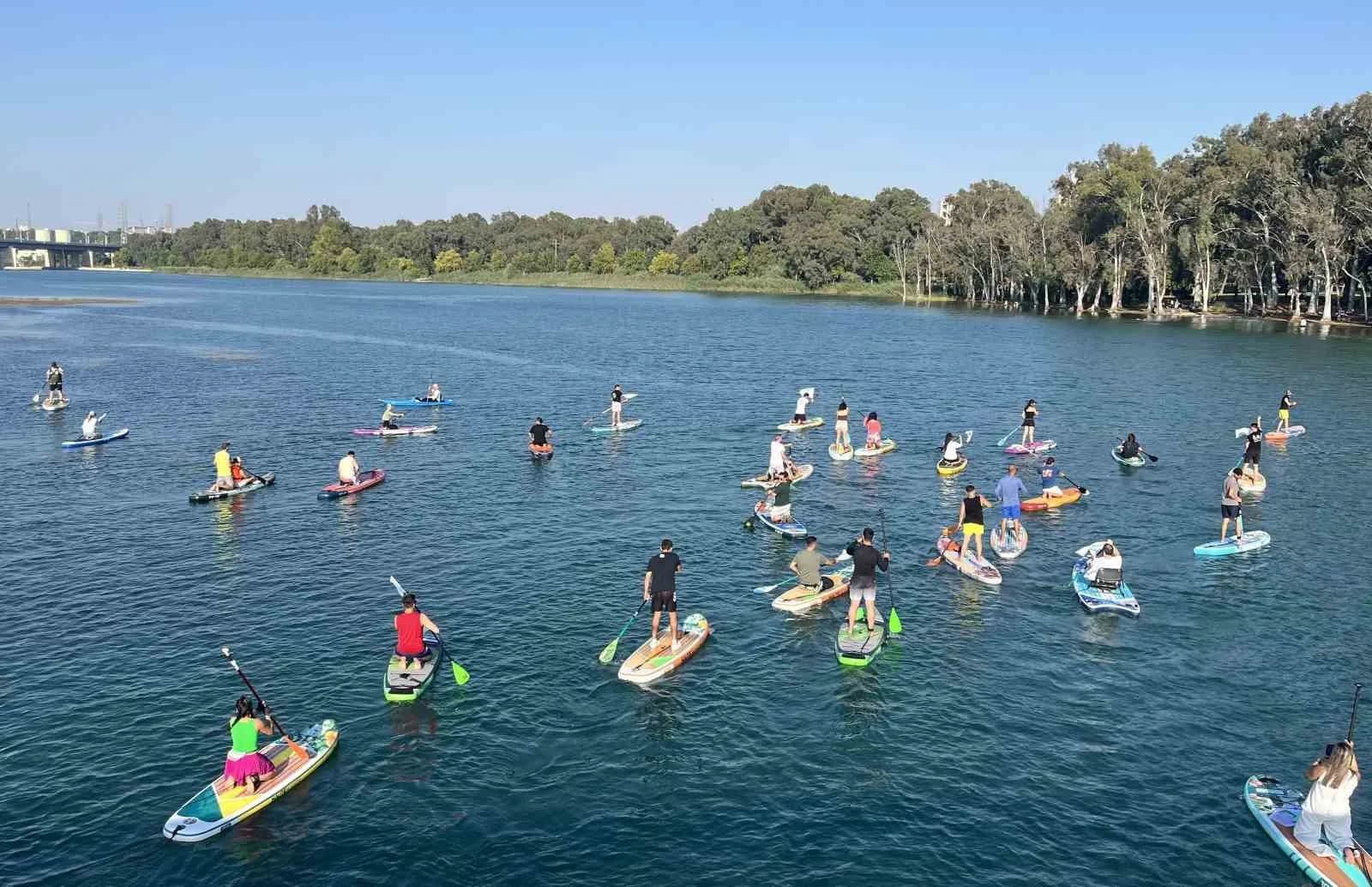 (ARŞİV FOTO) - AYDIN’IN KUŞADASI İLÇESİNDE BİR ARAYA GELECEK OLAN DOĞA SPORLARI TUTKUNLARI, 30 AĞUSTOS ZAFER BAYRAMI’NIN 104. YILINI TÜRK BAYRAKLARIYLA DENİZDE KÜREK ÇEKEREK KUTLAYACAK.
