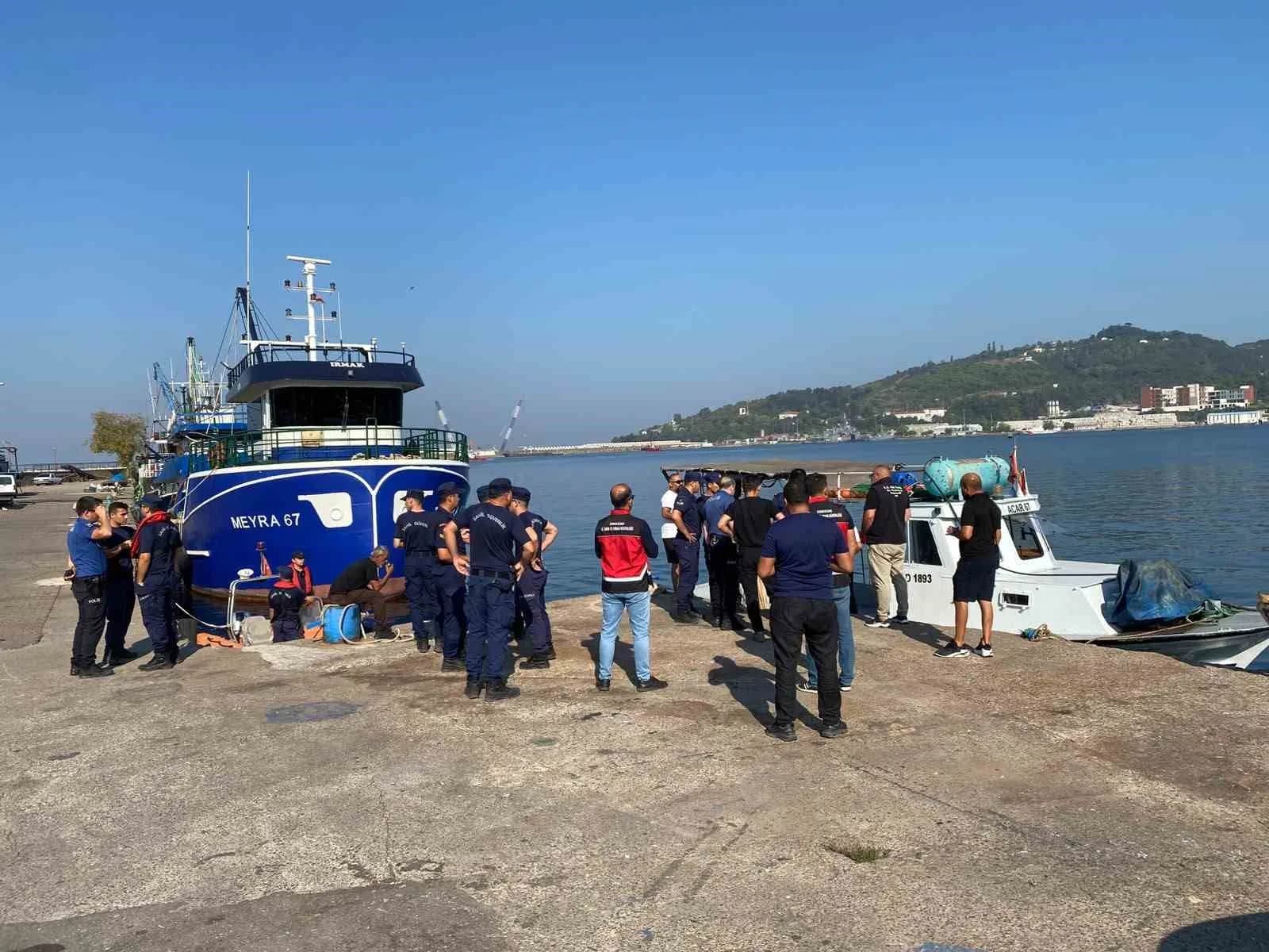 ZONGULDAK’IN KARADENİZ EREĞLİ İLÇESİNDE, DENİZDEN MİDYE ÇIKARAN DALGIÇ TEKNELERİNE YÖNELİK DENETİM GERÇEKLEŞTİRİLDİ.