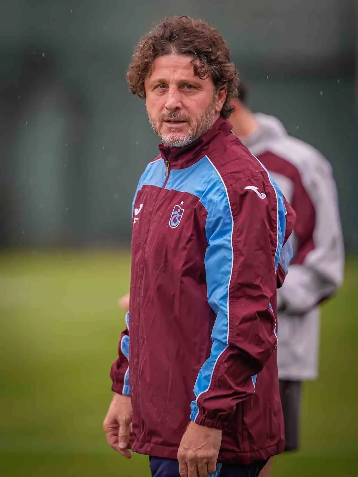 TRABZONSPOR TEKNİK DİREKTÖRÜ FATİH TEKKE, TEKNİK ADAMLIK KARİYERİNDE AVRUPA KUPALARINDAKİ İLK RESMİ MAÇINA ÇIKMAYA HAZIRLANIYOR. FUTBOLCULUK DÖNEMİNDE ZENİT ST. PETERSBURG İLE UEFA KUPASI VE UEFA SÜPER KUPA KALDIRAN TEKKE, BORDO-MAVİLİLERİN BAŞINDA İLK AVRUPA SINAVINI MACARİSTAN TEMSİLCİSİ FERENCVAROS KARŞISINDA VERECEK.
