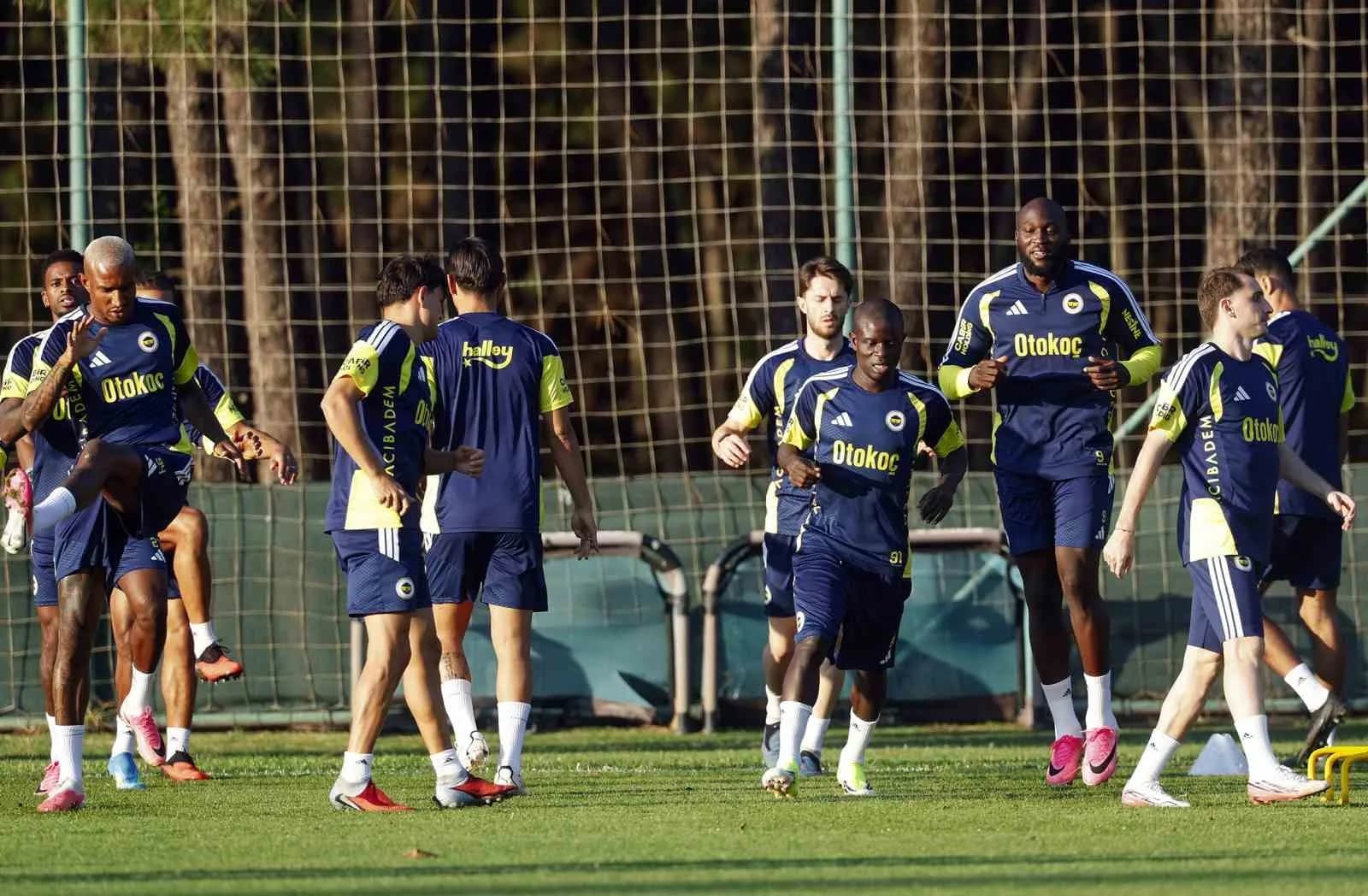 FENERBAHÇE, TRENDYOL SÜPER LİG’İN 2. HAFTASINDA YARIN SAHASINDA KONYASPOR İLE OYNAYACAĞI MAÇIN HAZIRLIKLARINI BUGÜN YAPTIĞI ANTRENMANLA TAMAMLADI.