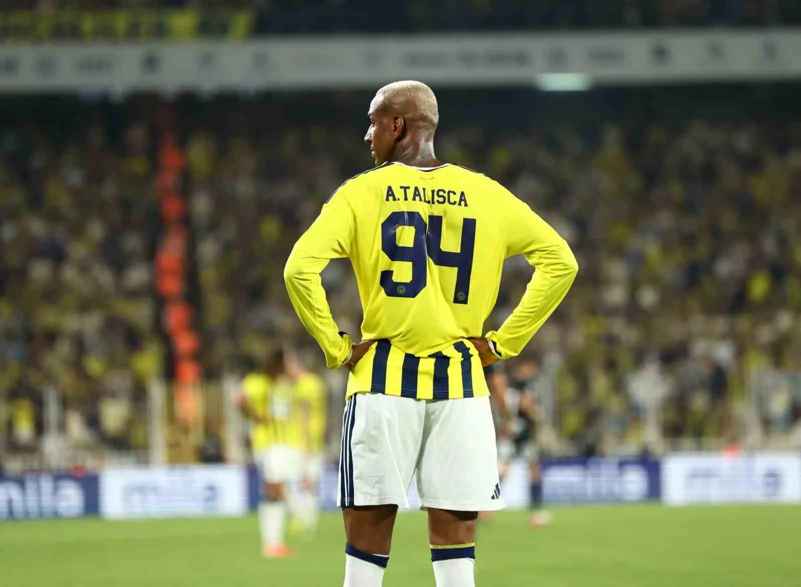 FENERBAHÇE, KONYASPOR MAÇINDA FORMA GİYEMEYECEK OLAN ANDERSON TALİSCA'NIN 10+4 YABANCI OYUNCU KURALI VE HAFTA İÇİ OYNANACAK OLYMPİQUE LYON MAÇI PLANLAMASI DOĞRULTUSUNDA KADRODA YER ALMADIĞINI AÇIKLADI.