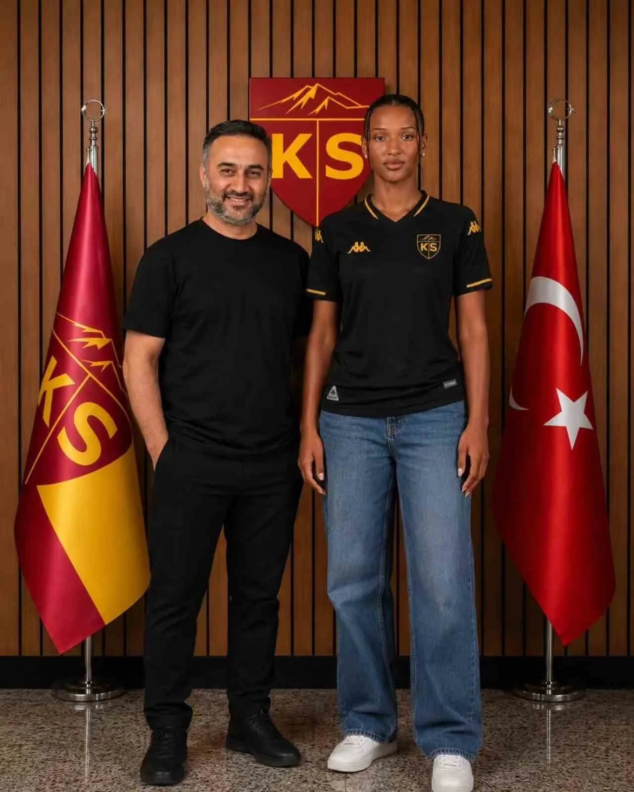 KAYSERİ KADIN FUTBOL A TAKIMI, YENİ SEZON ÖNCESİ KADROSUNU ÖNEMLİ BİR İSİMLE GÜÇLENDİRDİ. KUZEY MAKEDONYA 1. LİGA EKİPLERİNDEN ZFK LJUBOTEN FORMASI GİYEN PROFESYONEL FORVET LAURİE-ANN MOİSE İLE ANLAŞMAYA VARILDI. KANADA DOĞUMLU YILDIZ OYUNCU, AYNI ZAMANDA HAİTİ MİLLİ TAKIMI’NDA DA FORMA GİYİYOR.
