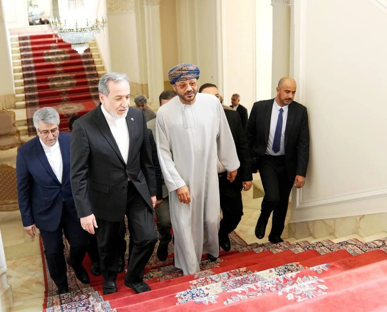 İRAN DIŞİŞLERİ BAKANI ABBAS ARAKÇİ, RESMİ ZİYARET KAPSAMINDA TAHRAN’A GELEN UMMAN DIŞİŞLERİ BAKANI SEYİD BEDİR BİN HAMAD AL-BUSAİDİ İLE BİR ARAYA GELDİ.
