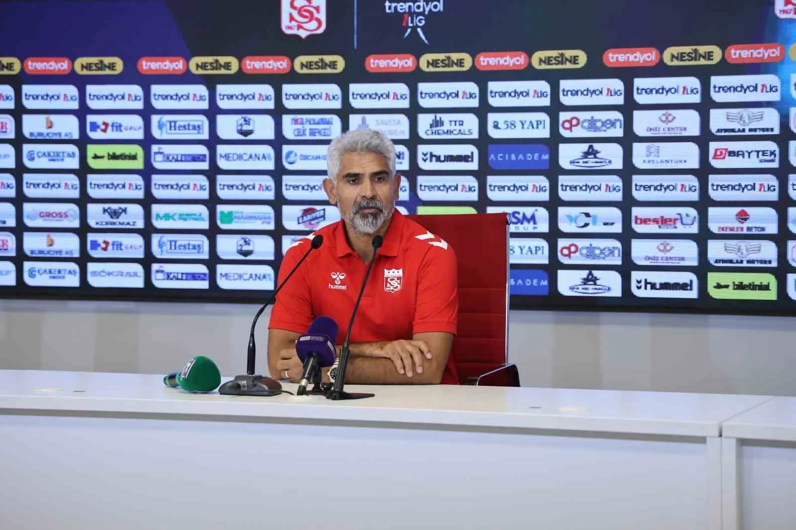 SİVASSPOR TEKNİK DİREKTÖRÜ İSMET TAŞDEMİR, MANİSA FK MAÇIN ARDINDAN YAPTIĞI AÇIKLAMADA, "ARZULU VE COŞKULU BAŞLADIĞIMIZ MAÇI BERABERLİKLE BİTİRDİK. GALİBİYETLE TANIŞAMADIK. İLK YARI ÇOK İYİ OYNADIK. İKİNCİ YARI PARÇA PARÇA OYNADIK. ÜZÜNTÜLÜYÜZ" DEDİ.