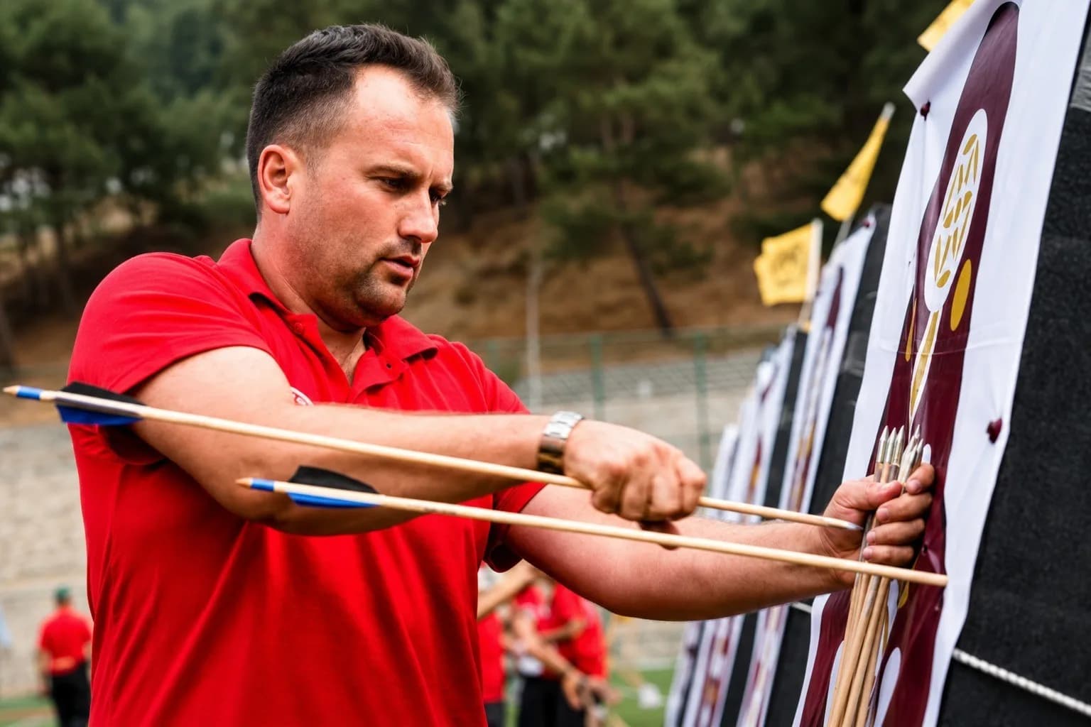 KARACABEY BELEDİYESPOR KULÜBÜ’NÜN BAŞARILI GELENEKSEL OKÇULUK SPORCUSU FATİH ÇETİN, AMASYA’DA DÜZENLENEN MİLLİ TAKIM SEÇME KAMPI’NDA ELDE ETTİĞİ DERECEYLE BÜYÜK BİR BAŞARIYA İMZA ATTI. SIRALAMA ATIŞLARINDA 49 SAYI YAPAN ÇETİN, TÜRKİYE REKORUNU EGALE EDERKEN, KAMPI 1. SIRADA TAMAMLAYARAK KORE’DE DÜZENLENECEK GELENEKSEL OKÇULUK DÜNYA ŞAMPİYONASI’NDA TÜRKİYE’Yİ VE KARACABEY BELEDİYESPOR KULÜBÜ’NÜ TEMSİL ETME HAKKI KAZANDI.