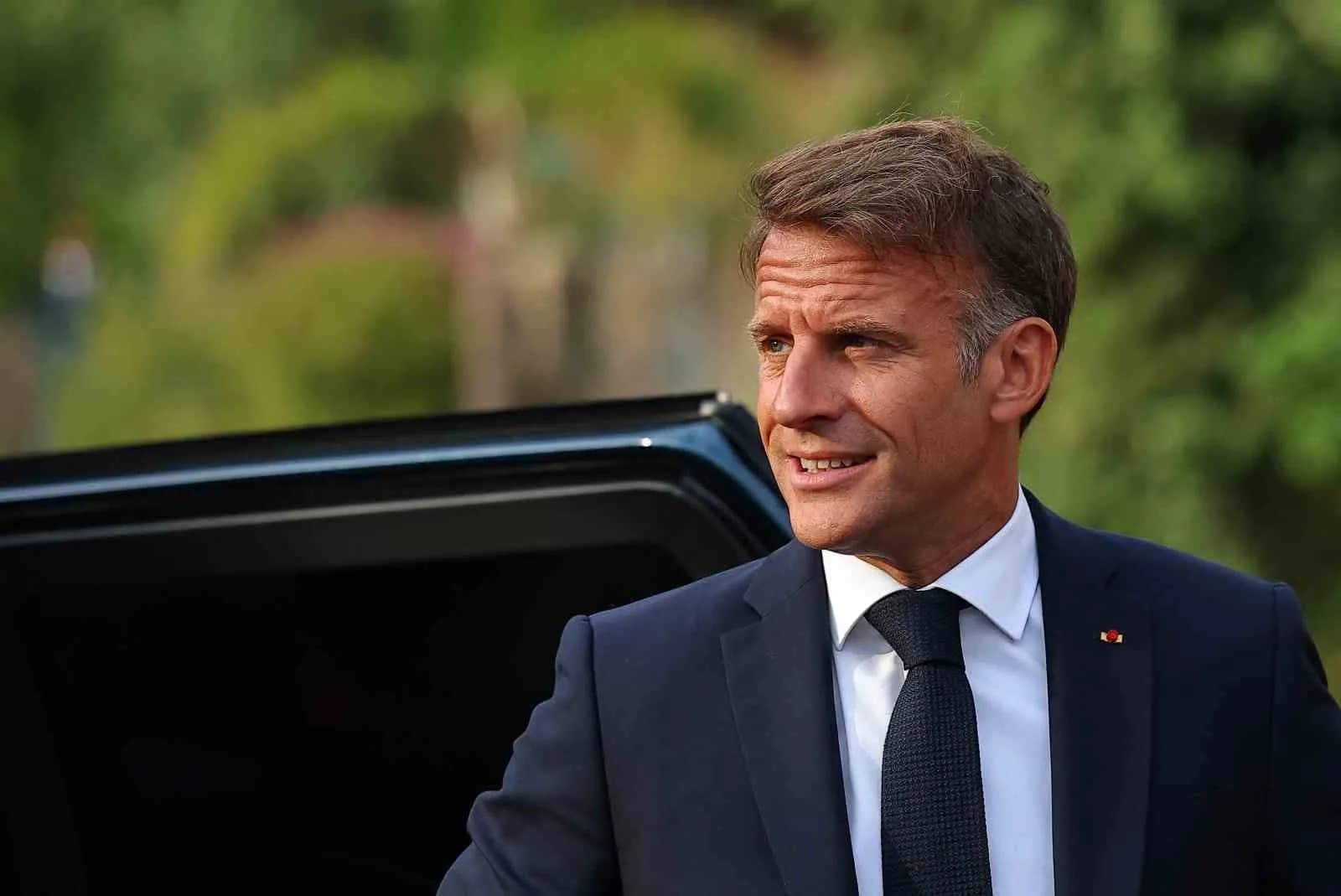 RUSYA-UKRAYNA SAVAŞI'NDA TARAFLAR KARŞILIKLI SALDIRILARINI SÜRDÜRÜRKEN FRANSA CUMHURBAŞKANI EMMANUEL MACRON, KİEV YÖNETİMİNE YENİ HAVA SAVUNMA SEVK EDİLECEĞİNE YÖNELİK TAAHHÜTTE BULUNDU.