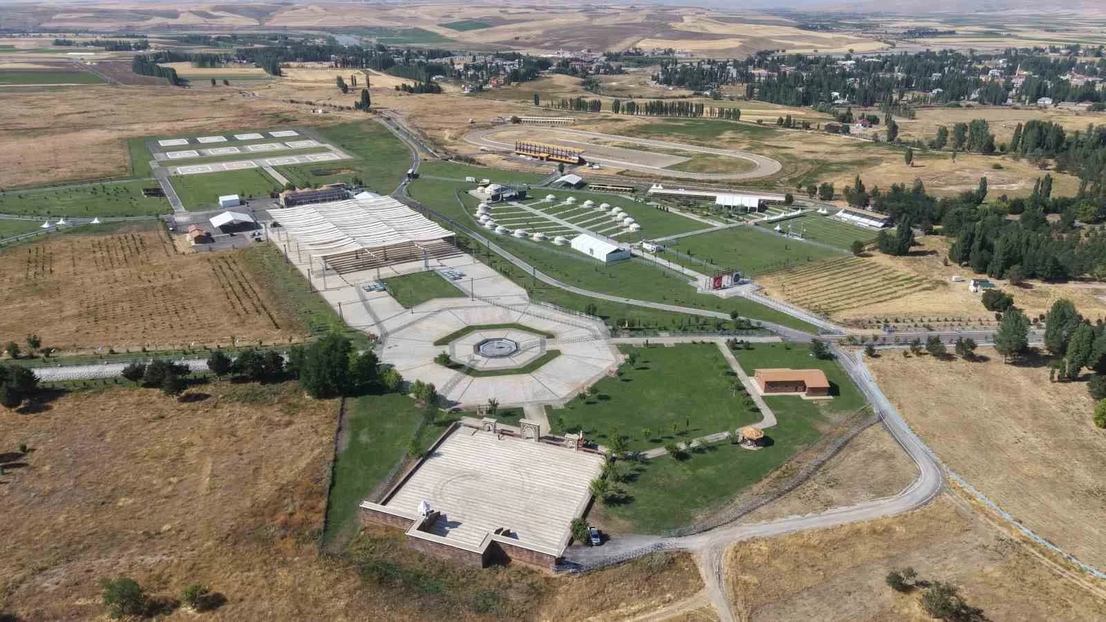 ANADOLU’NUN KAPILARINI TÜRKLERE AÇAN MALAZGİRT ZAFERİ’NİN 955’İNCİ YIL DÖNÜMÜ DOLAYISIYLA MUŞ’UN MALAZGİRT İLÇESİNDE 24-26 AĞUSTOS TARİHLERİNDE DÜZENLENECEK ETKİNLİKLER ÖNCESİ TARİHİ MİLLİ PARKTA HAZIRLIKLAR TAMAMLANDI.