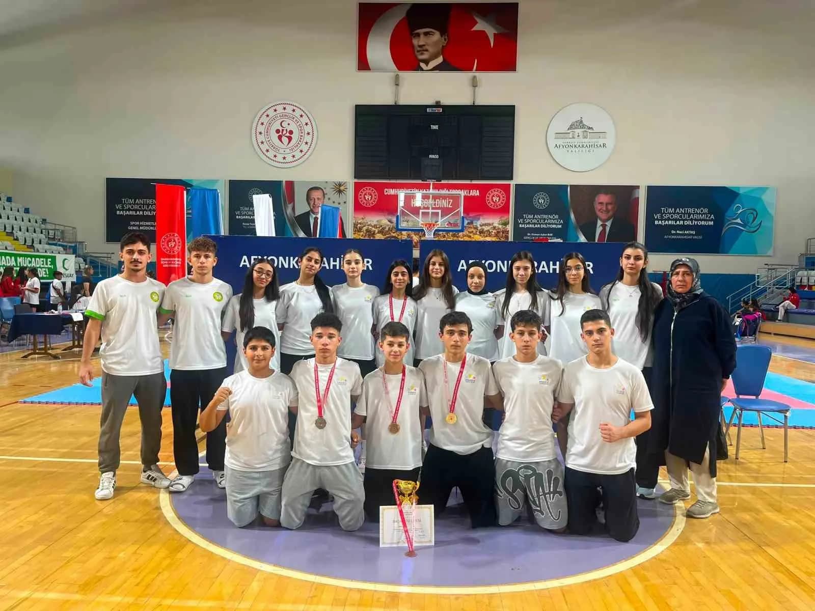 MANİSA BÜYÜKŞEHİR BELEDİYESPOR KULÜBÜ JUDOCULARI, ANADOLU YILDIZLAR LİGİ JUDO TÜRKİYE BİRİNCİLİĞİ’NDE 1 ALTIN, 1 GÜMÜŞ VE 2 BRONZ MADALYA KAZANARAK TAKIM HALİNDE TÜRKİYE ÜÇÜNCÜSÜ OLDU.
