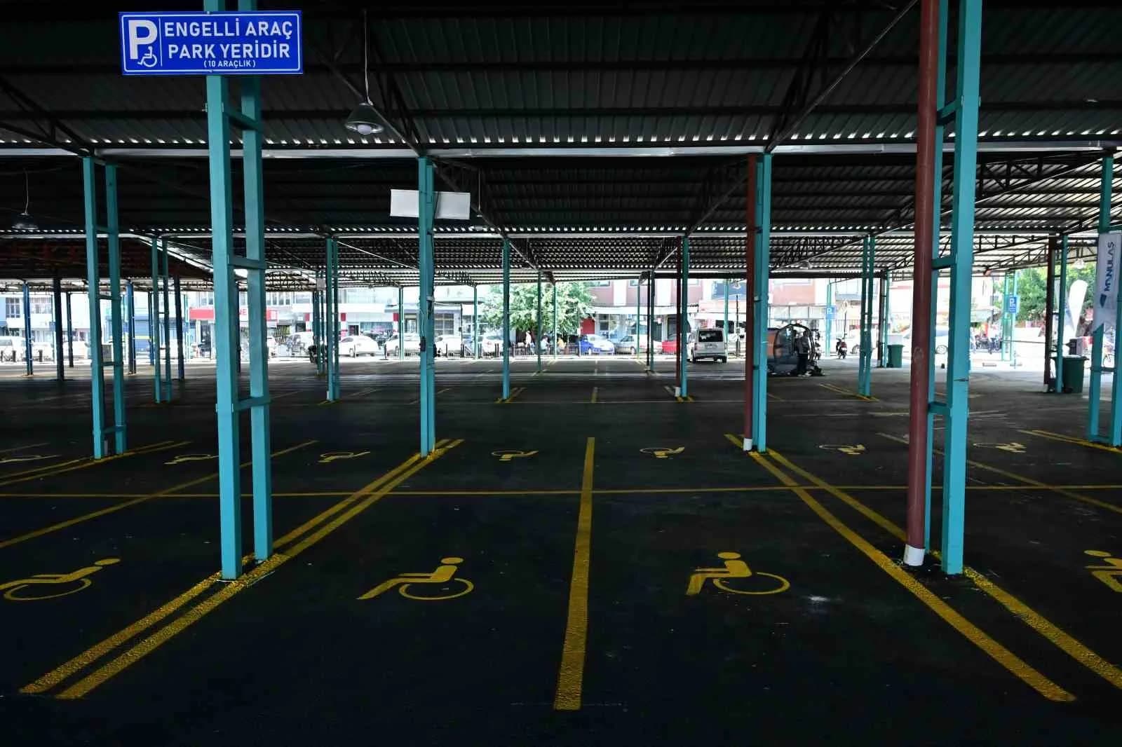 MANİSA BÜYÜKŞEHİR BELEDİYESİ TARAFINDAN KENT MERKEZİNDEKİ PARK VE TRAFİK YOĞUNLUĞUNU AZALTMAK AMACIYLA YENİLENEN PERŞEMBE PAZARI ALANINDA 500 ARAÇ KAPASİTELİ OTOPARK HİZMETE AÇILDI. PAZARIN KURULMADIĞI HAFTANIN 4 GÜNÜNDE OTOPARKIN İLK 2 SAATİNİN ÜCRETSİZ OLACAĞI AÇIKLANDI.