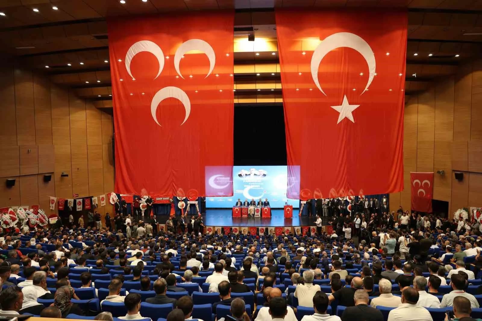 MHP DİYARBAKIR 15. OLAĞAN İL KONGRESİ, MHP GENEL SEKRETER YARDIMCISI VE İZMİR MİLLETVEKİLİ OSMANAĞAOĞLU’NUN DİVAN BAŞKANLIĞINDA GERÇEKLEŞTİ.