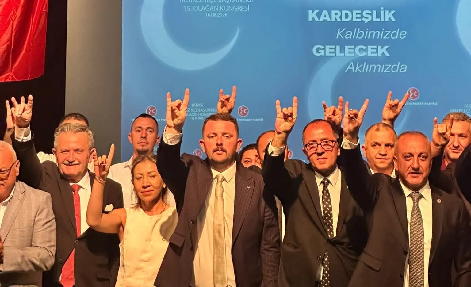 MİLLİYETÇİ HAREKET PARTİSİ (MHP) DÜZCE MERKEZ İLÇE KONGRESİ GERÇEKLEŞTİRİLDİ. KONGREDE MEVCUT BAŞKAN MESUT SERTOĞLU, YENİDEN MERKEZ İLÇE BAŞKANLIĞI GÖREVİNE SEÇİLEREK GÜVEN TAZELEDİ.