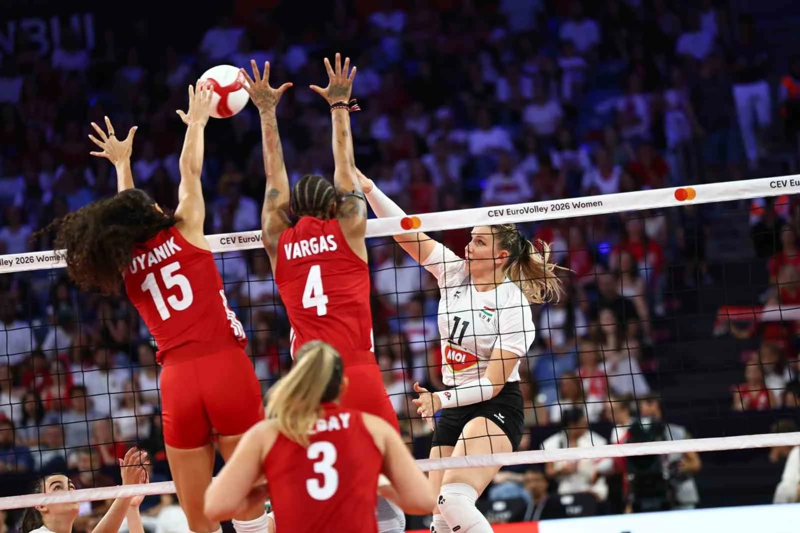 A MİLLİ KADIN VOLEYBOL TAKIMI, 2026 CEV TRENDYOL AVRUPA VOLEYBOL ŞAMPİYONASI A GRUBU 3. MAÇINDA MACARİSTAN'I 3-0 MAĞLUP ETTİ.