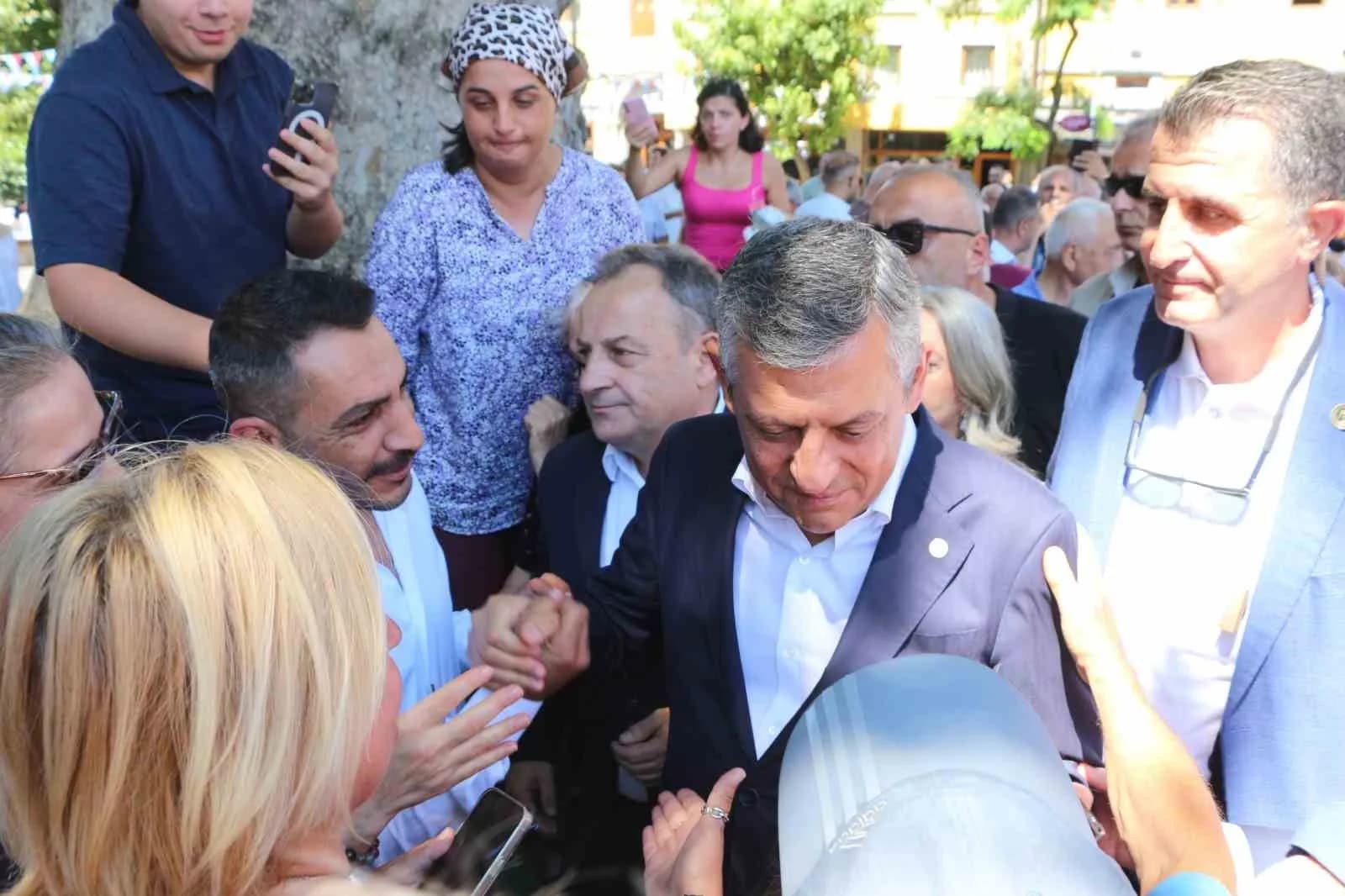 YENİ PARTİ GENEL BAŞKANI ÖZGÜR ÖZEL, NETANYAHU’NUN İSRAİL’DEKİ İÇ SİYASİ HESAPLARI DOĞRULTUSUNDA TÜRKİYE’Yİ KENDİ SİYASETİNE ALET ETMEYE ÇALIŞTIĞINI BELİRTEREK, TÜRKİYE’DE İKTİDAR VE MUHALEFETİN DIŞARIDAN GELECEK MÜDAHALELERE KARŞI BİRLİKTE DURACAĞINI VURGULADI.