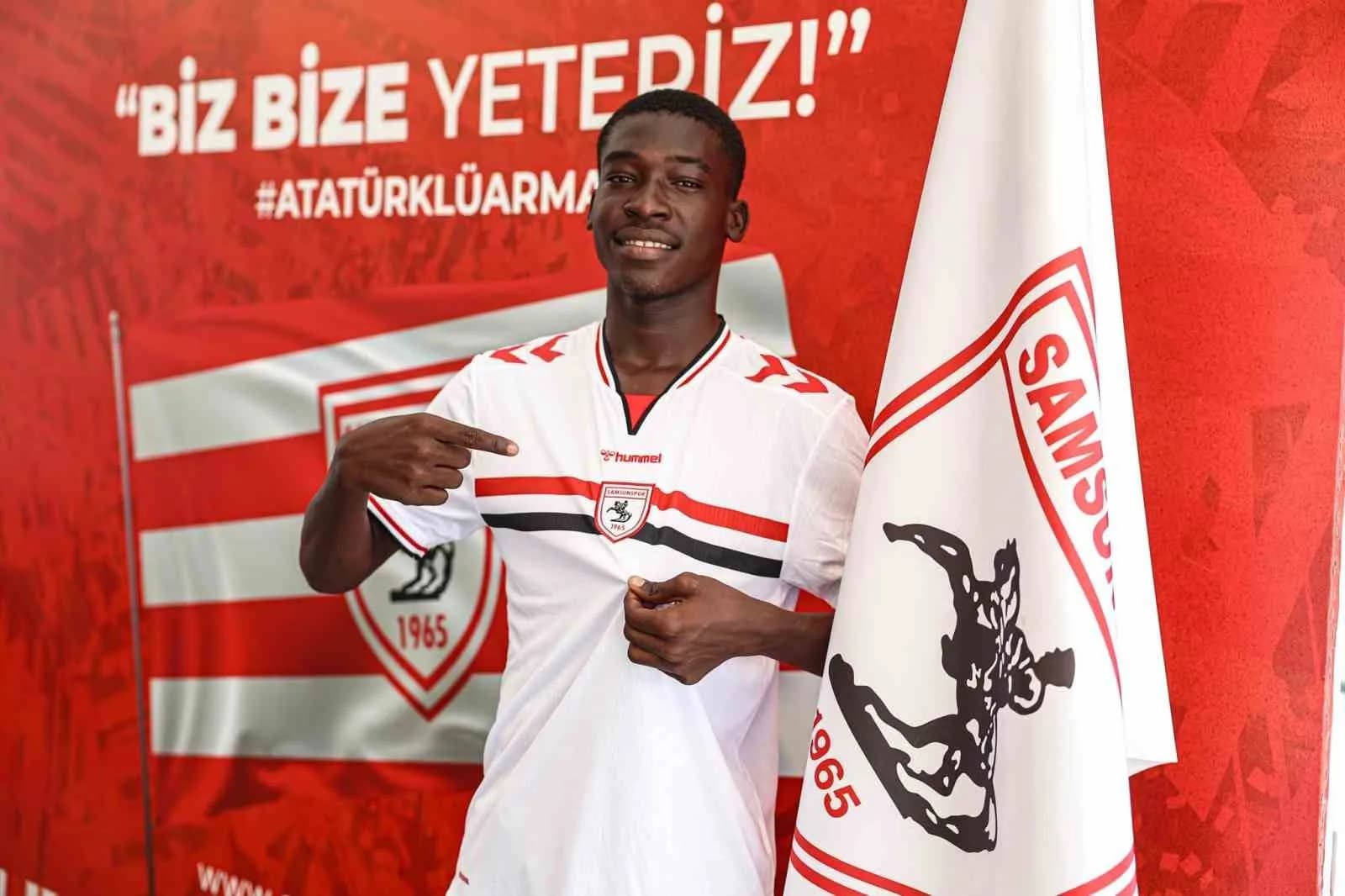 TRENDYOL SÜPER LİG EKİPLERİNDEN SAMSUNSPOR, 18 YAŞINDAKİ ÇADLI ORTA SAHA OYUNCUSU MBATOLOUM DANİEL İLE 5 YILLIK SÖZLEŞME İMZALADI.