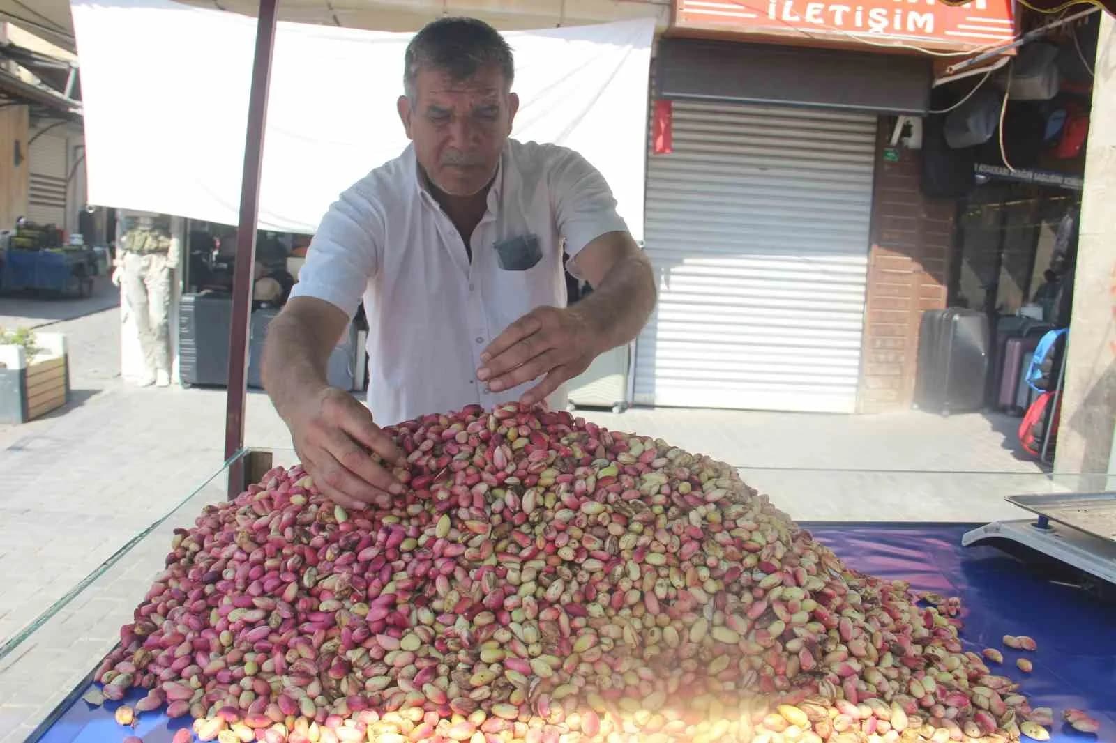 ŞANLIURFA'DA YENİ MAHSUL FISTIK TEZGAHLARDAKİ YERİNİ ALDI