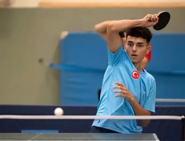 MİLLİ SPORCU EBUBEKİR İNCE, MASA TENİSİNDE KAZANDIĞI 3 MADALYA İLE BÜYÜK BİR BAŞARIYA İMZA ATTI.