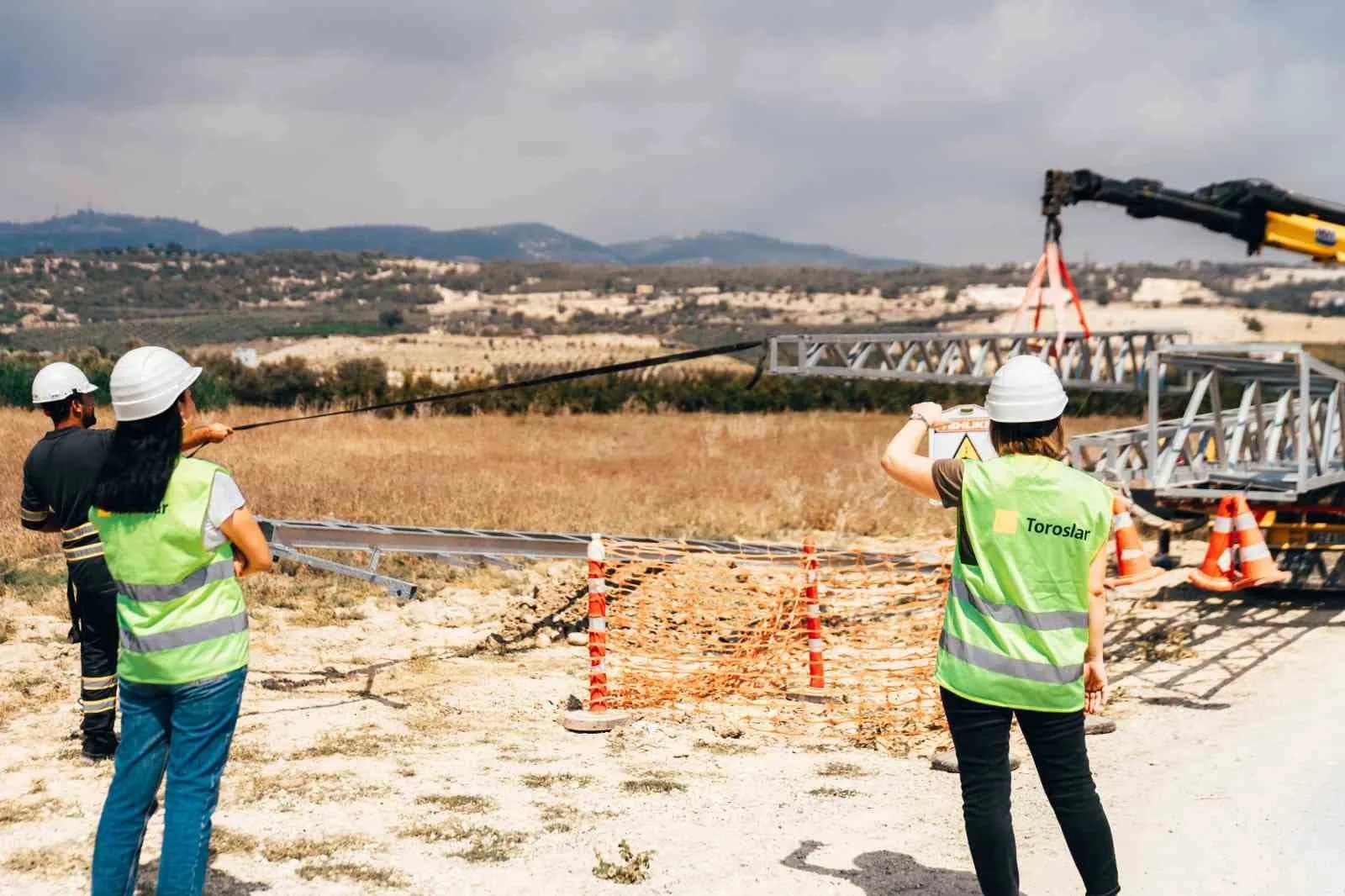 SEKTÖRE ÖNCÜ TEKNOLOJİLERİ VE İNSAN ODAKLI ÇALIŞMA ANLAYIŞIYLA HAREKET EDEN TOROSLAR EDAŞ, TÜRKİYE'NİN EN BÜYÜK SANAYİ ŞEHİRLERİNDEN BİRİ OLAN GAZİANTEP'İN ARTAN ENERJİ İHTİYACINI KARŞILAMAK İÇİN FAALİYETLERİNİ SÜRDÜRÜYOR.