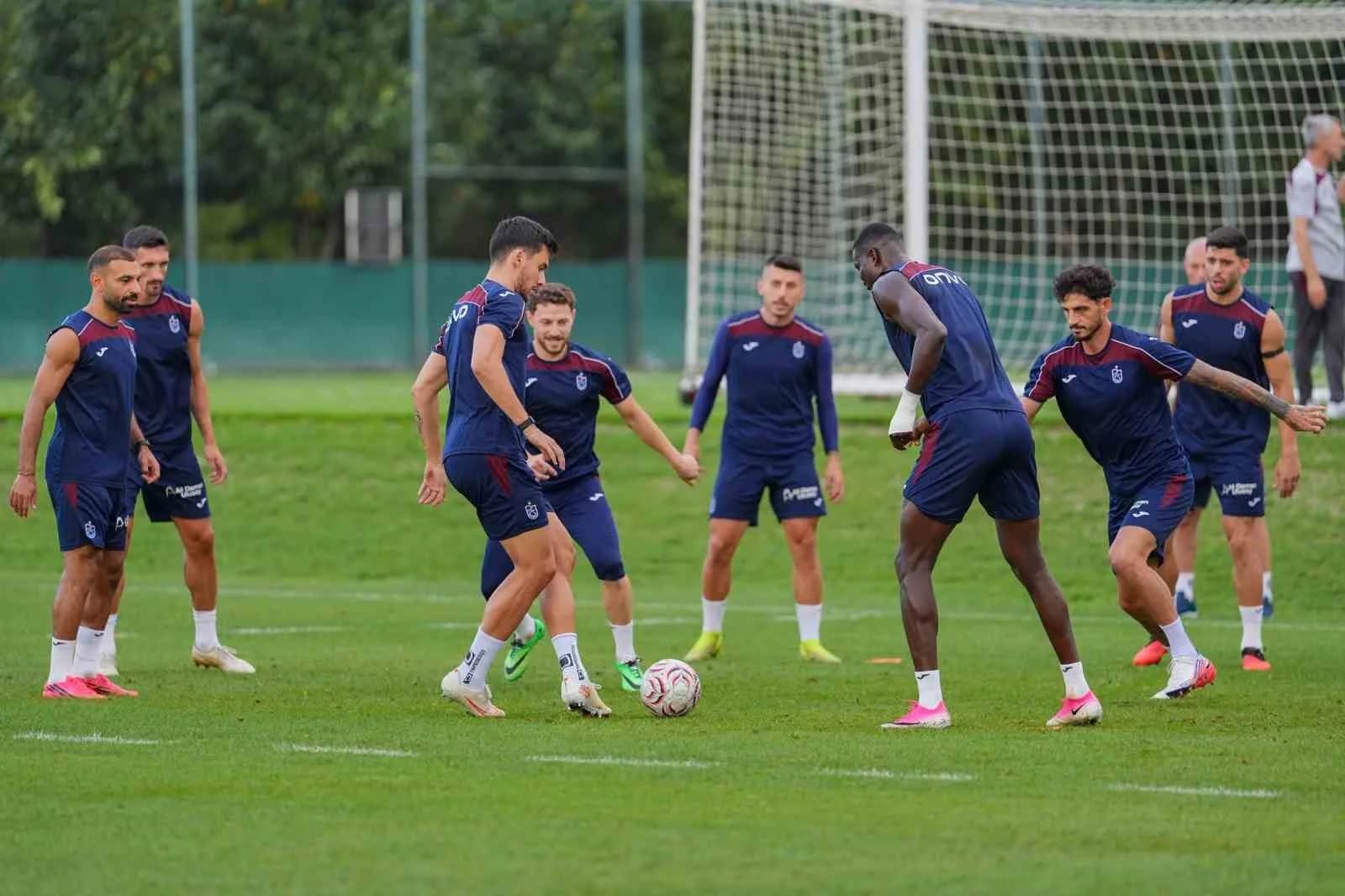 TRABZONSPOR, UEFA AVRUPA LİGİ PLAY-OFF TURU İLK MAÇINDA 20 AĞUSTOS PERŞEMBE GÜNÜ SAHASINDA MACARİSTAN TEMSİLCİSİ FERENCVAROS İLE OYNAYACAĞI KARŞILAŞMANIN HAZIRLIKLARINI SÜRDÜRDÜ.