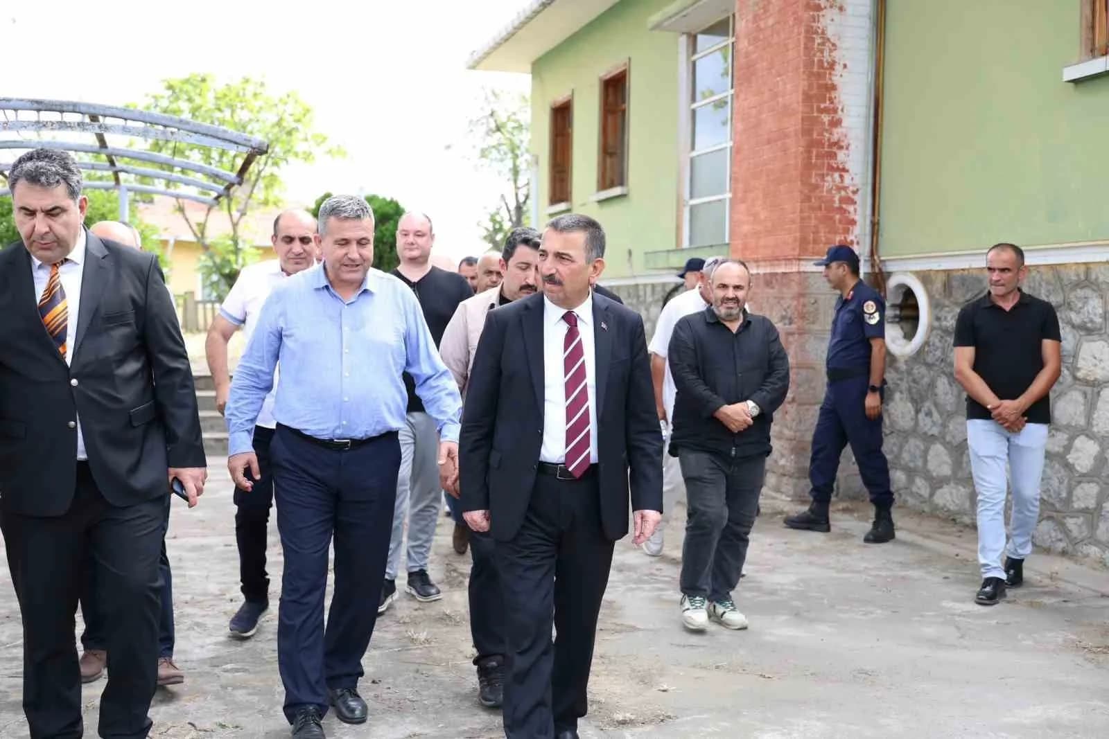 ZONGULDAK VALİSİ OSMAN HACIBEKTAŞOĞLU, GEÇMİŞTE TÜRKİYE TAŞKÖMÜRÜ KURUMU TARAFINDAN LOJMAN OLARAK KULLANILAN TARİHİ YAPININ RESTORE EDİLEREK MÜZEYE DÖNÜŞTÜRÜLMESİ TALİMATI VERDİ.