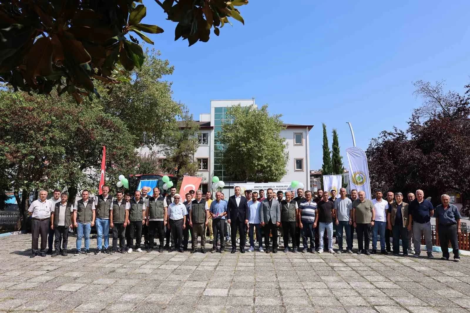 SAMSUN’UN VEZİRKÖPRÜ İLÇESİNDE ORMAN KÖYLÜLERİNE YÖNELİK ORKÖY DESTEKLERİ KAPSAMINDA 7 MİLYON TL’Yİ AŞAN KREDİ VE HİBE DESTEĞİ VERİLDİ. DÜZENLENEN TÖRENLE 15 TAMBUR, 1 TRAKTÖR VE 4 SÜT SIĞIRCILIĞI PROJESİ SAHİPLERİNE TESLİM EDİLDİ.