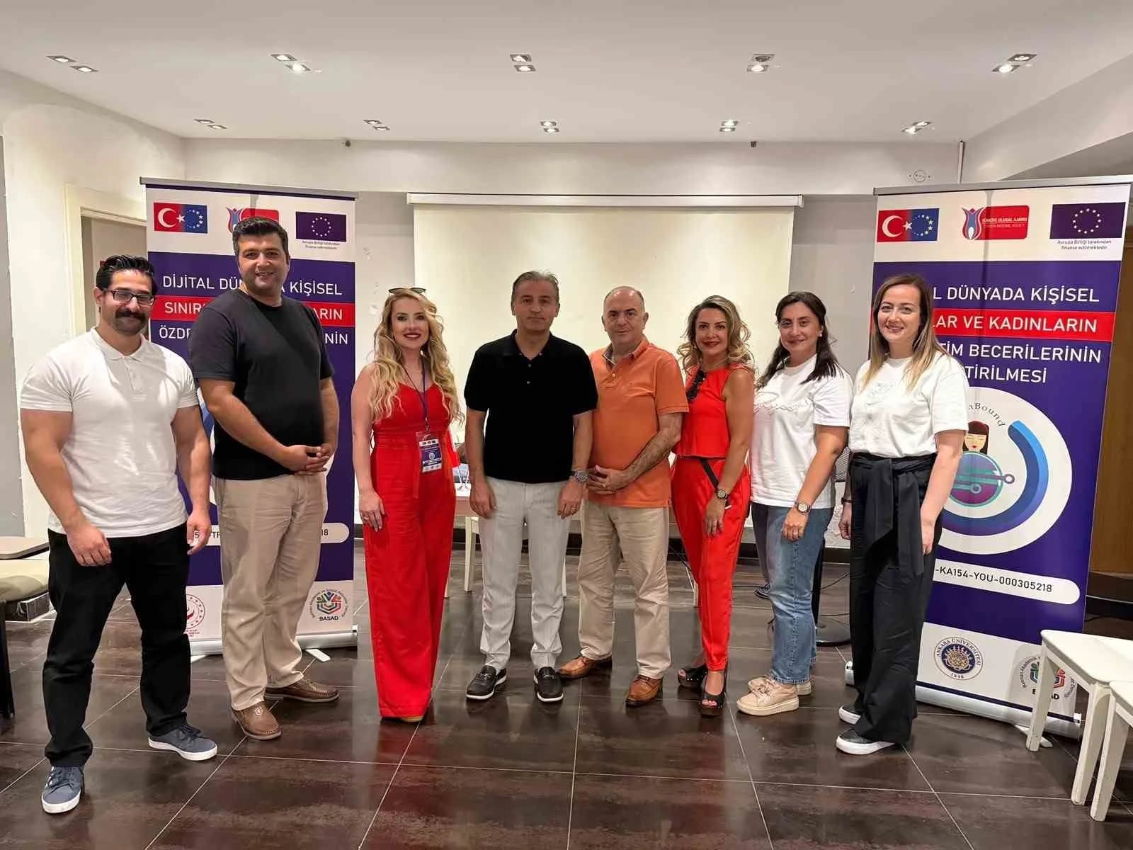 ESKİŞEHİR AİLE VE SOSYAL HİZMETLER İL MÜDÜRLÜĞÜ KOORDİNATÖRLÜĞÜNDE YÜRÜTÜLEN 'DİJİTAL DÜNYADA KİŞİSEL SINIRLAR VE KADINLARIN ÖZ DENETİM BECERİLERİNİN GELİŞTİRİLMESİ (WOMBOUND)' PROJESİNİN SON ATÖLYESİ ANKARA'DA BAŞARIYLA TAMAMLANDI.