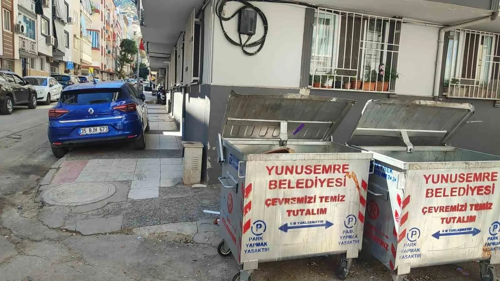 YUNUSEMRE BELEDİYESİ, KULLANIM ÖMRÜNÜ TAMAMLAYAN ÇÖP KONTEYNERLERİNİ HURDAYA AYIRMAK YERİNE KULLANILABİLİR PARÇALARINI YENİDEN DEĞERLENDİREREK YENİLİYOR. ÇALIŞMALAR KAPSAMINDA KONTEYNERLERİN YAKLAŞIK YÜZDE 90’I YENİLENEREK VATANDAŞLARIN KULLANIMINA SUNULDU.
