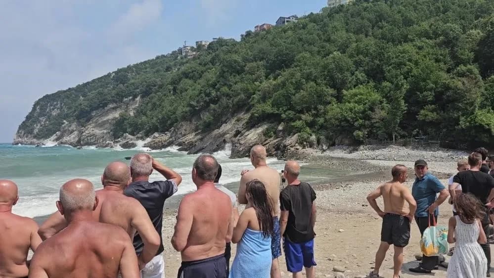 ZONGULDAK'TA BEKLENEN ELVERİŞSİZ DENİZ VE HAVA ŞARTLARI NEDENİYLE 13 İLE 16 AĞUSTOS TARİHLERİ ARASINDA İL GENELİNDE DENİZE GİRİLMESİNE İZİN VERİLMEYECEK.