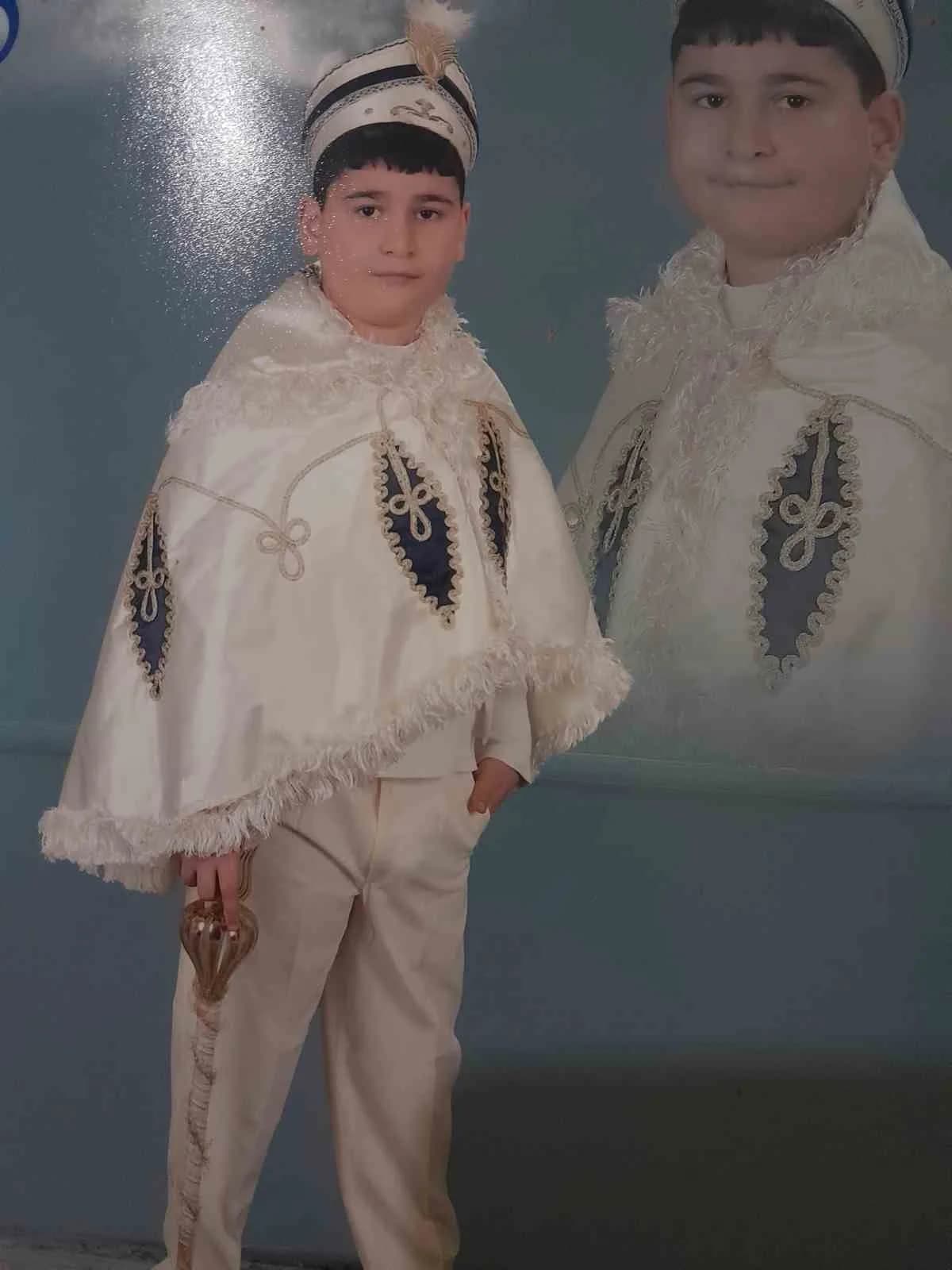ZONGULDAK’IN ÇAYCUMA İLÇESİNE BAĞLI SERDAROĞLU KÖYÜNDE YAŞAYAN 12 YAŞINDAKİ MUHAMMET ALİ AKPÜRÇEK, KALP HASTALIĞINA YENİK DÜŞEREK HAYATINI KAYBETTİ.