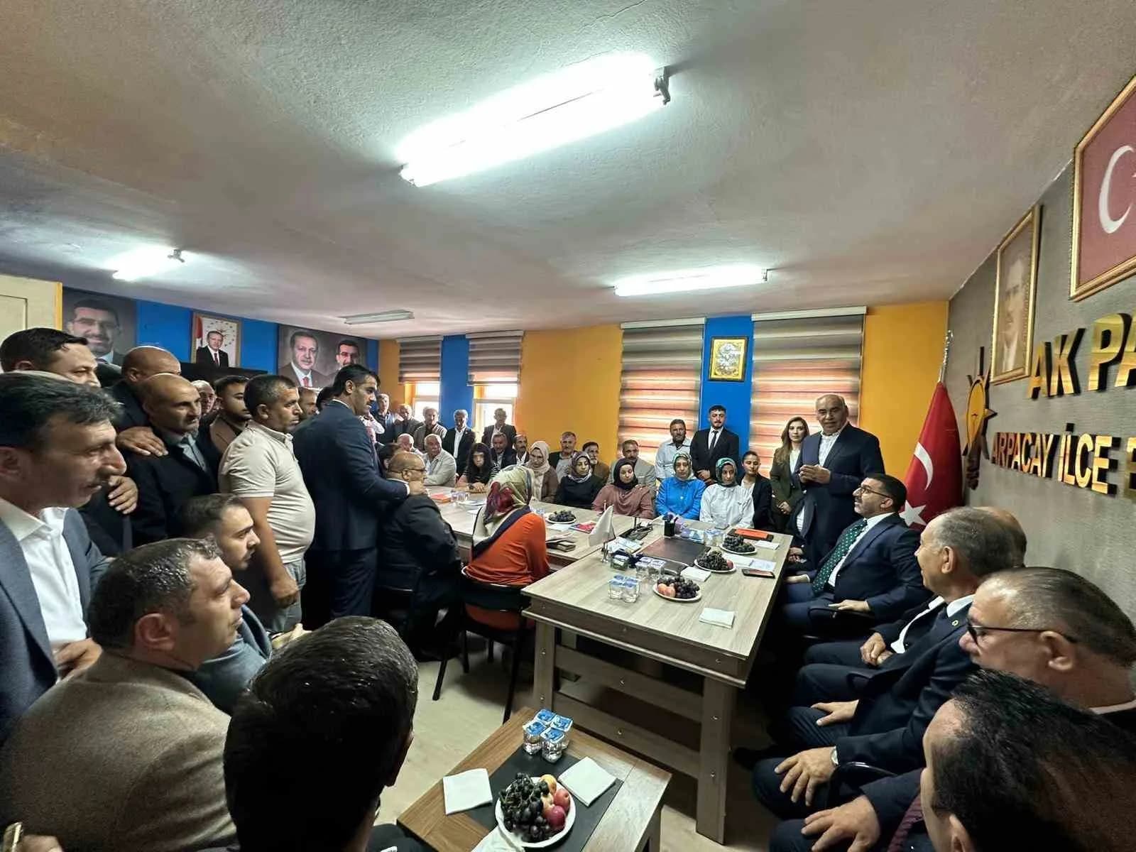 AK PARTİ KARS’TA İLÇE TEŞKİLATLARINI BULUŞTURDU: “BİRLİK VE BERABERLİK İÇİNDE ÇALIŞMAYA DEVAM EDECEĞİZ”(KARS-İHA)