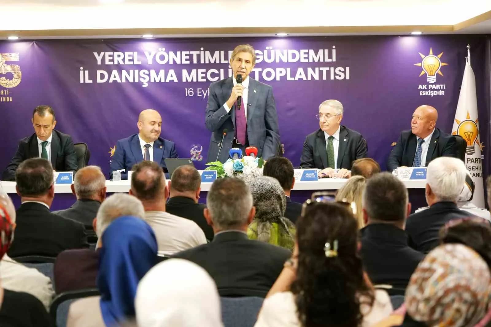 AK PARTİ ESKİŞEHİR İL BAŞKANLIĞI’NDA, AK PARTİ GENEL BAŞKAN YARDIMCISI VE YEREL YÖNETİMLER BAŞKANI MUSTAFA DEMİR İLE YEREL YÖNETİMLER BÖLGE KOORDİNATÖRÜ MÜCAHİT YANILMAZ’IN KATILIMI İLE BİR TOPLANTI DÜZENLENDİ.