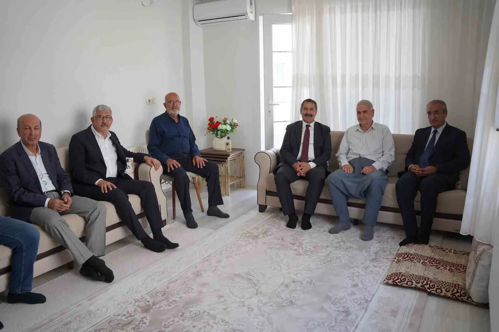 AK PARTİ’Lİ YAMAN, TÜRKİYE YÜZYILI BULUŞMALARI KAPSAMINDA KAHTA’DA TEMASLARDA BULUNDU