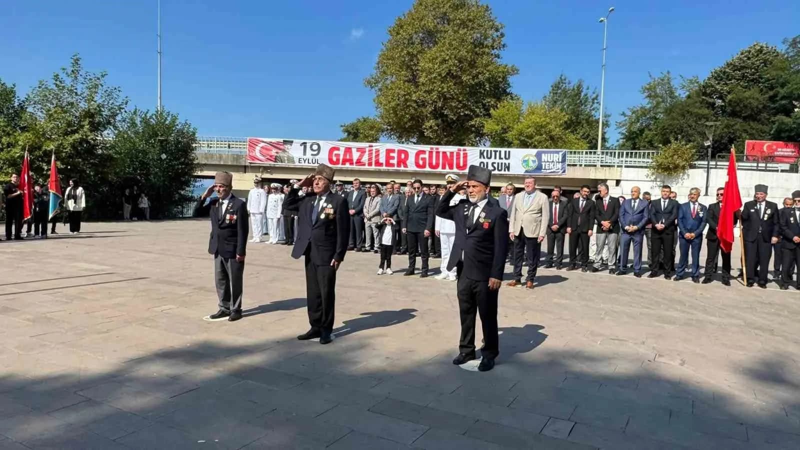 ZONGULDAK (İHA) - ZONGULDAK’IN ALAPLI İLÇESİNDE, 19 EYLÜL GAZİLER GÜNÜ DOLAYISIYLA TÖREN DÜZENLENDİ.