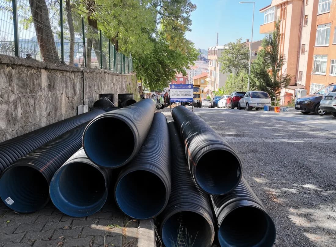 Bağlık Mahallesinde Yağmurlama Hattı Yapılıyor