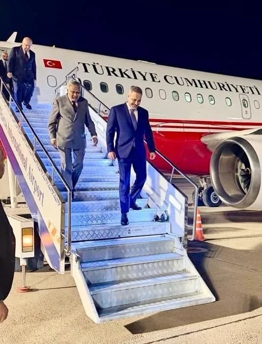 DIŞİŞLERİ BAKANI HAKAN FİDAN VE MİLLİ SAVUNMA BAKANI YAŞAR GÜLER, CUMHURBAŞKANI RECEP TAYYİP ERDOĞAN'A REFAKAT ETMEK ÜZERE KIRGIZİSTAN'IN BAŞKENTİ BİŞKEK'E GELDİ.
