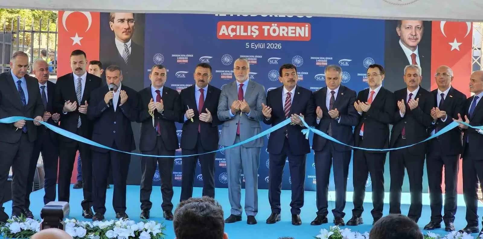 ÇALIŞMA VE SOSYAL GÜVENLİK BAKANI PROF. DR. VEDAT IŞIKHAN, ZONGULDAK SOSYAL GÜVENLİK İL MÜDÜRLÜĞÜ YENİ HİZMET BİNASININ AÇILIŞ TÖRENİNE KATILDI.