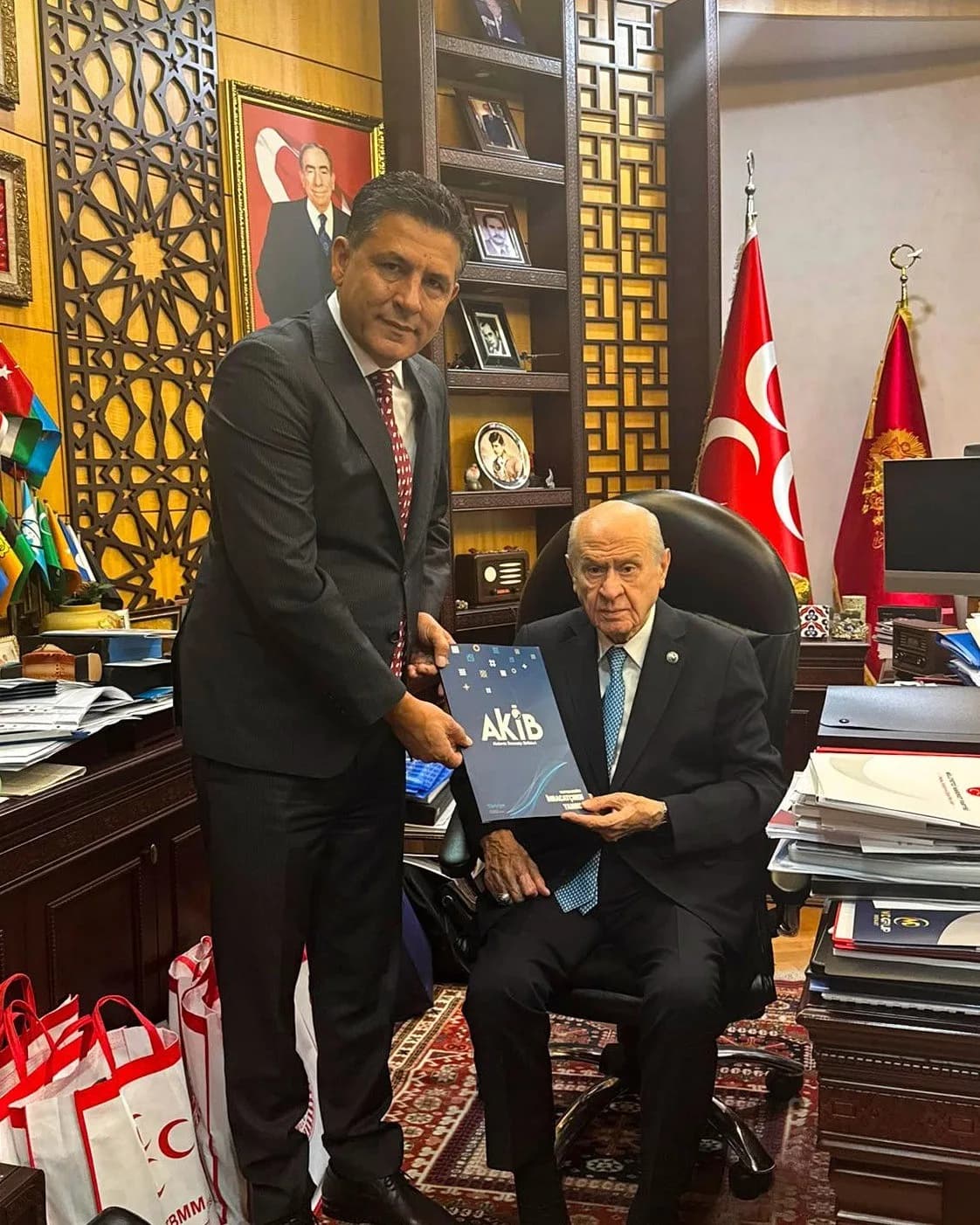 KOZAN’DA SEKTÖR TEMSİLCİLERİYLE YAPILAN GÖRÜŞMENİN ARDINDAN MHP GENEL BAŞKANI DEVLET BAHÇELİ’Yİ ZİYARET EDEN BAŞKAN ATLI ZİYARETTE NARENCİYE SEKTÖRÜNÜN ÇÖZÜM BEKLEYEN TALEPLERİNİ GÜNDEME TAŞINDIĞINI BELİRTTİ.