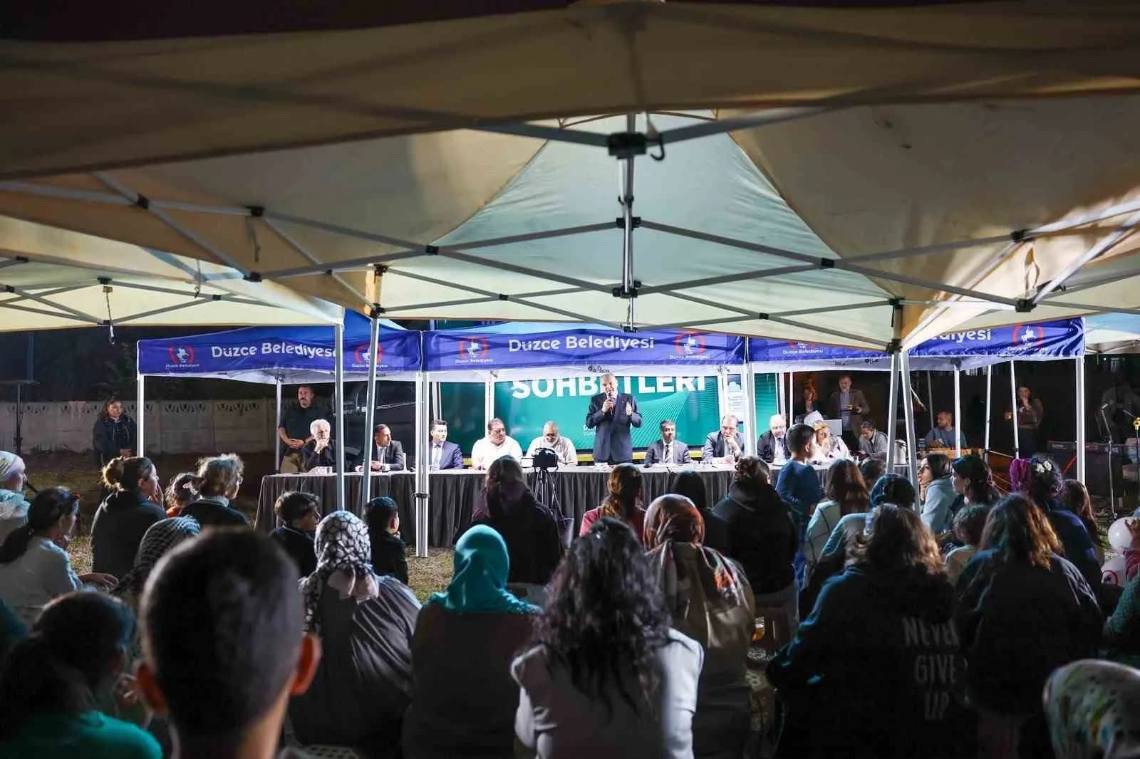 DÜZCE BELEDİYE BAŞKANI DR. FARUK ÖZLÜ MAHALLE SOHBETLERİ KAPSAMINDA ŞEHRİN KÖKLÜ MAHALLELERİNDEN BİRİ OLAN AKPINAR SAKİNLERİNE KONUK OLDU. DÜZCE’DE DEVAM EDEN YATIRIMLAR VE MAHALLELİNİN İHTİYAÇLARININ KONUŞULDUĞU TOPLANTIDA BAŞKAN ÖZLÜ İDDİASINI SÜRDÜRDÜ, GÖREV SÜRESİNİN BİTİMİNE KADAR ŞEHİRDE ASFALTLANMAMIŞ TEK BİR CADDE VE SOKAK KALMAYACAĞINI SÖYLEDİ.