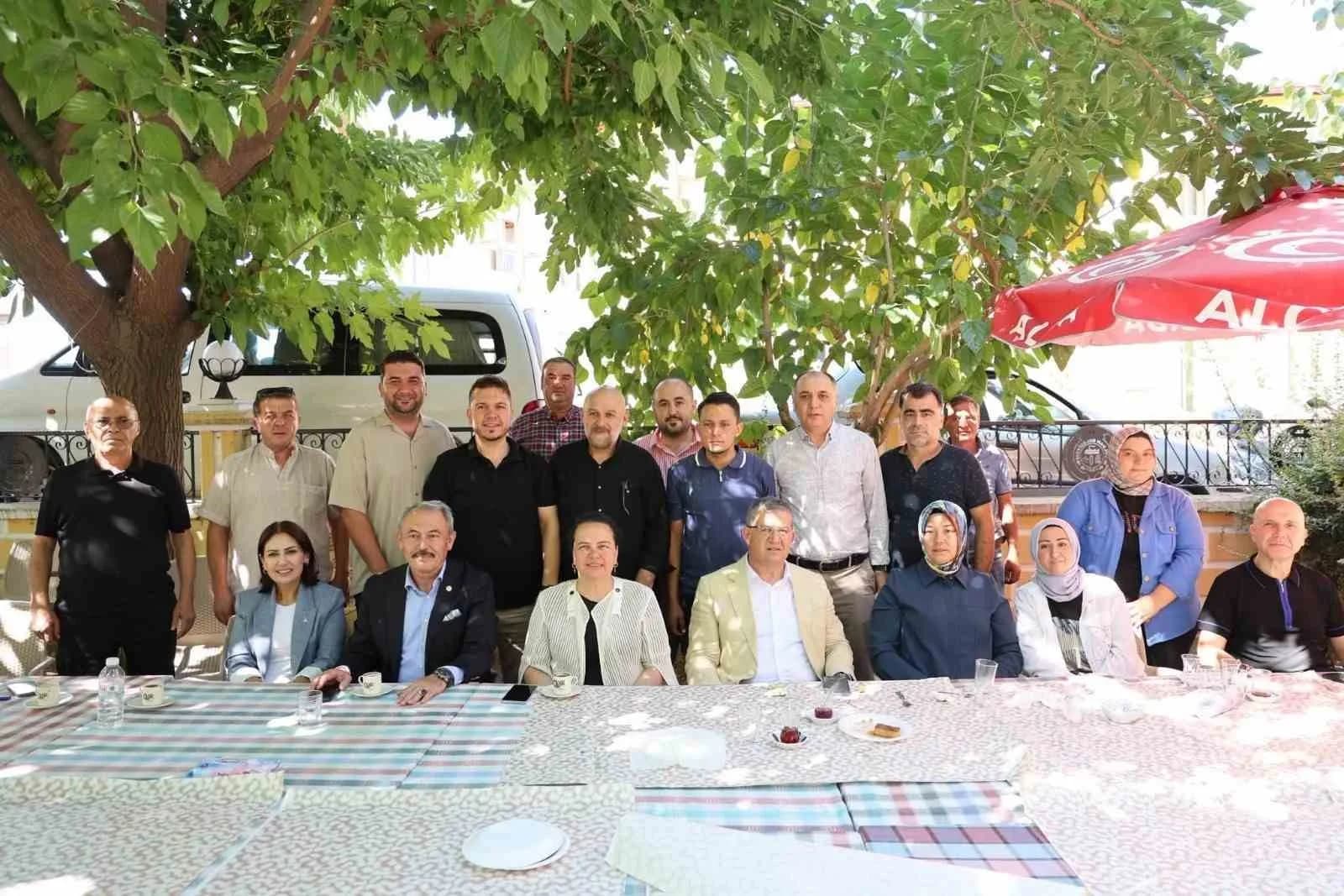 AK PARTİ DENİZLİ İL BAŞKANI MUHAMMET SUBAŞIOĞLU, BULDAN’DA AK PARTİ’YE KATILAN 15 İSME ROZETLERİNİ MİLLETVEKİLLERİYLE BİRLİKTE TAKTI.
