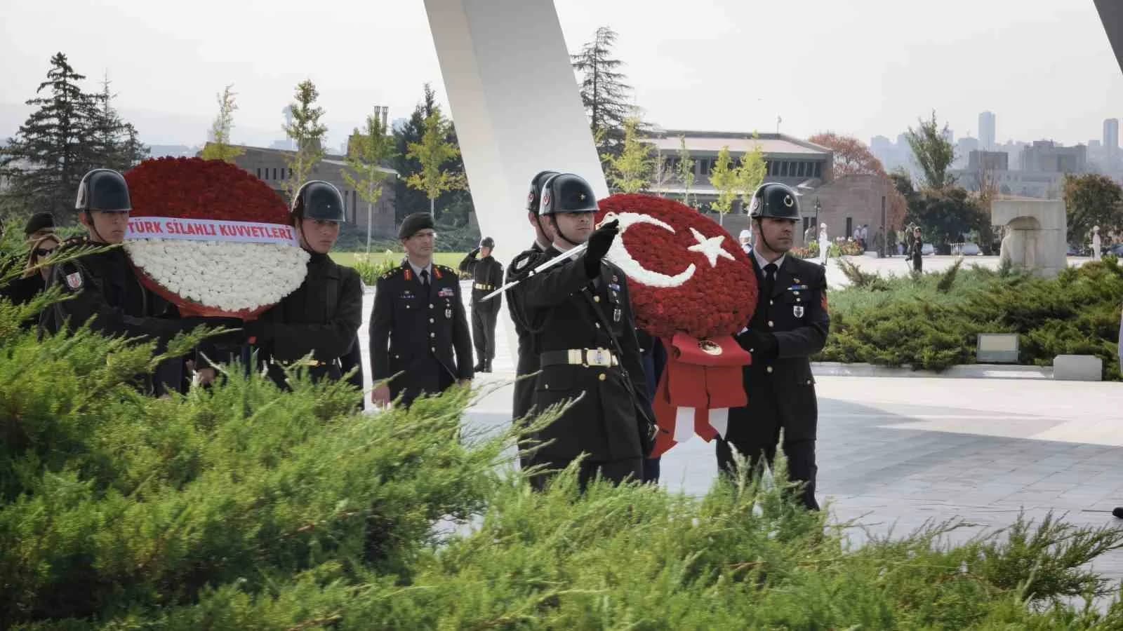 4. CUMHURBAŞKANI CEMAL GÜRSEL, ÖLÜMÜNÜN 60’INCI YILINDA MEZARI BAŞINDA ANILDI. TÖRENE AZ SAYIDA KİŞİNİN KATILMASI DİKKAT ÇEKTİ.
